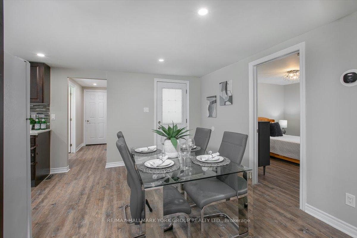 21 Lakeshore Road photo 13