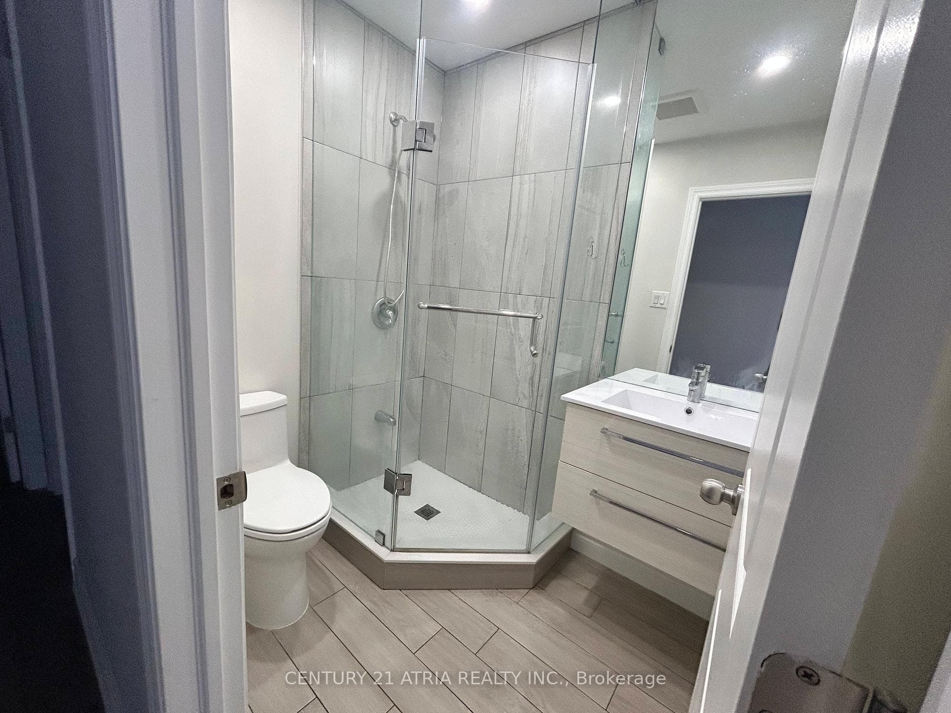 1118 Warden Avenue Unit Main photo 9