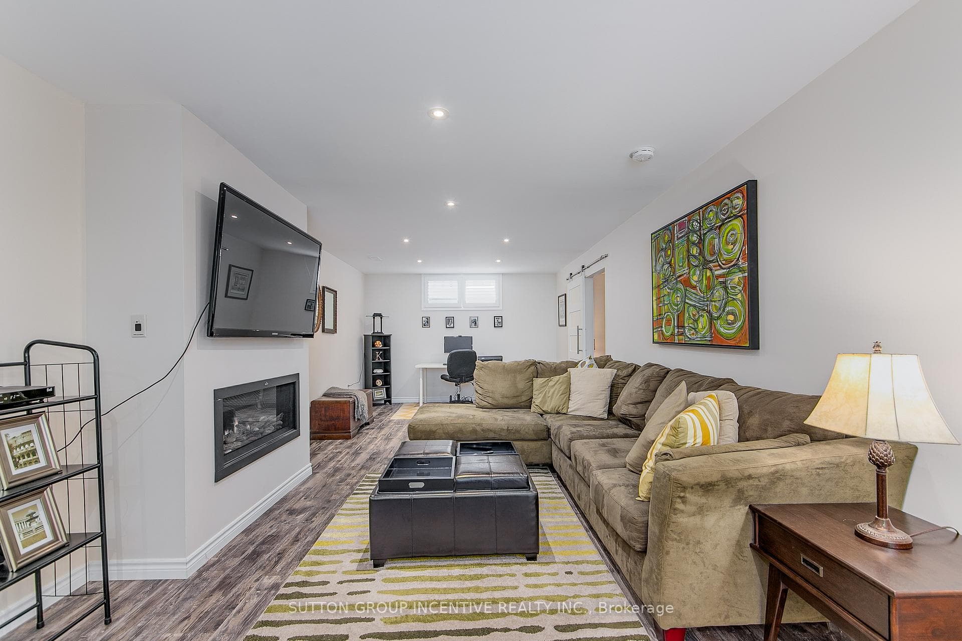 102 Seline Crescent photo 28