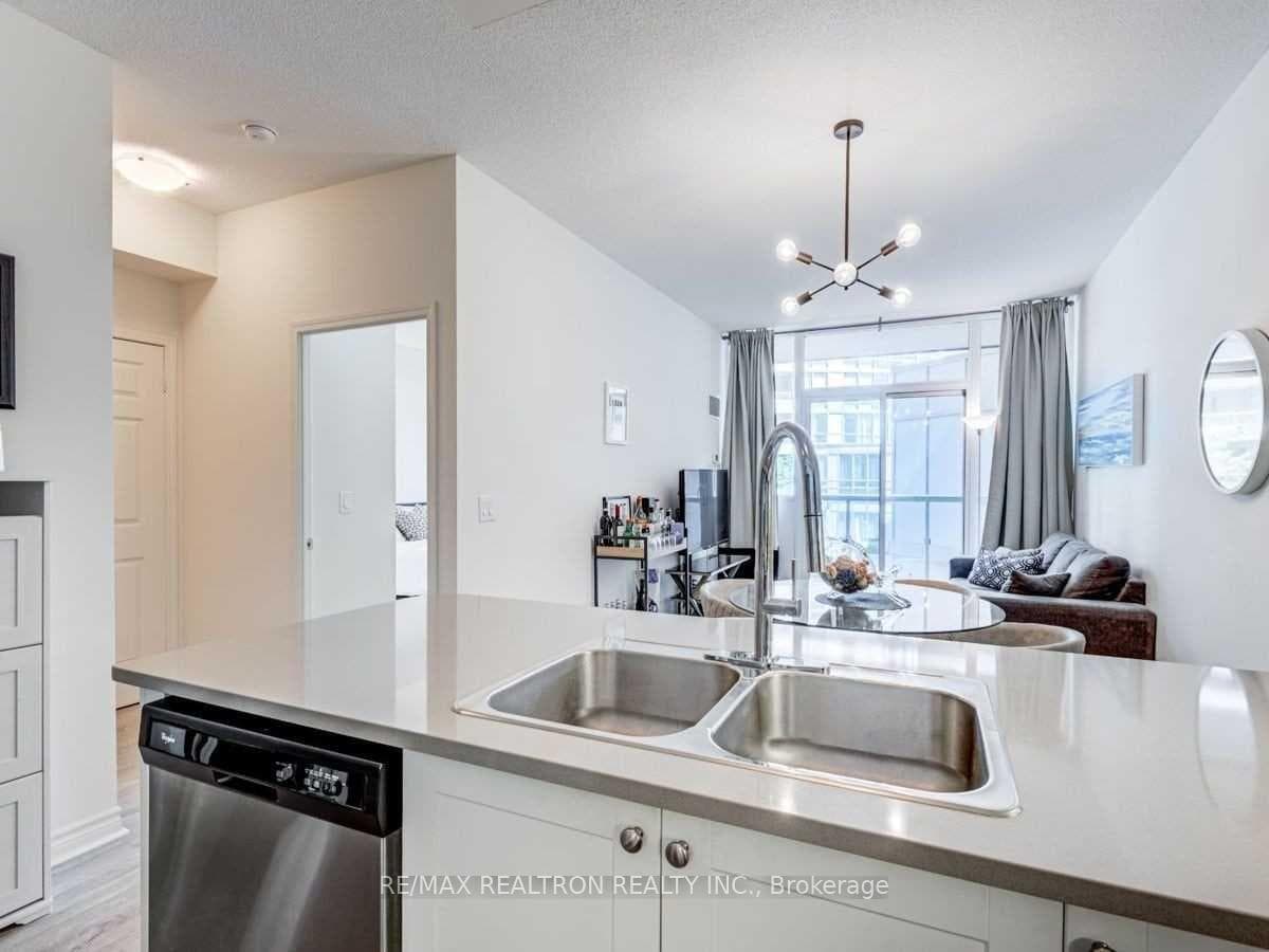 25 Lower Simcoe Street Unit 305 photo 5
