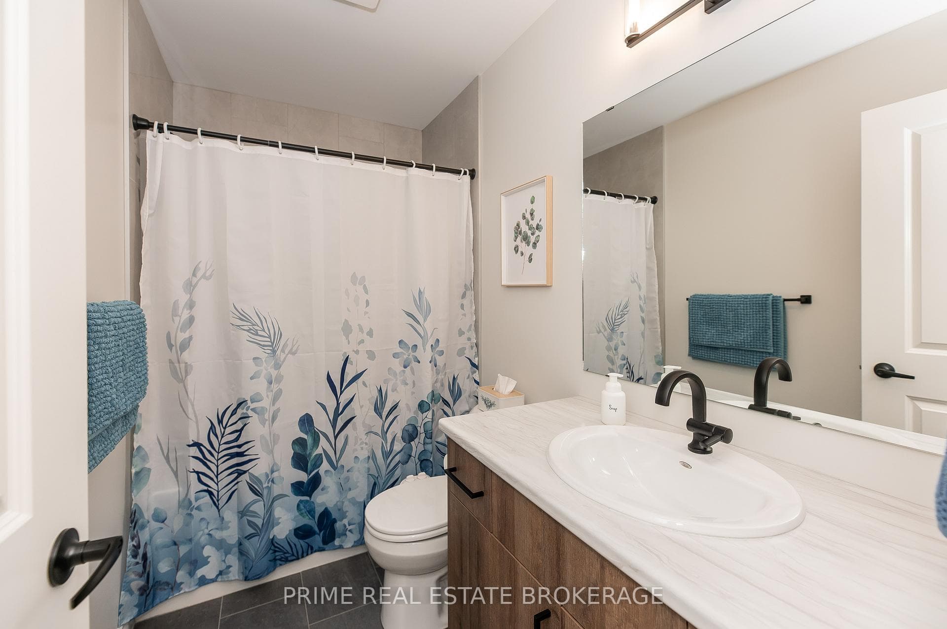 2 Macleod Court photo 25