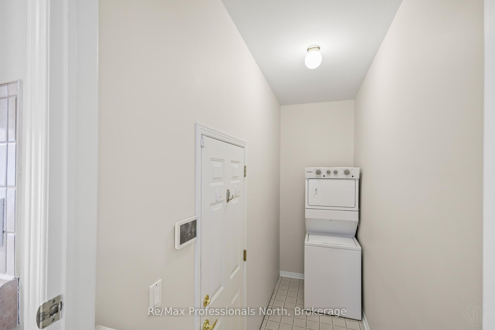 111 Pineridge Gate photo 31