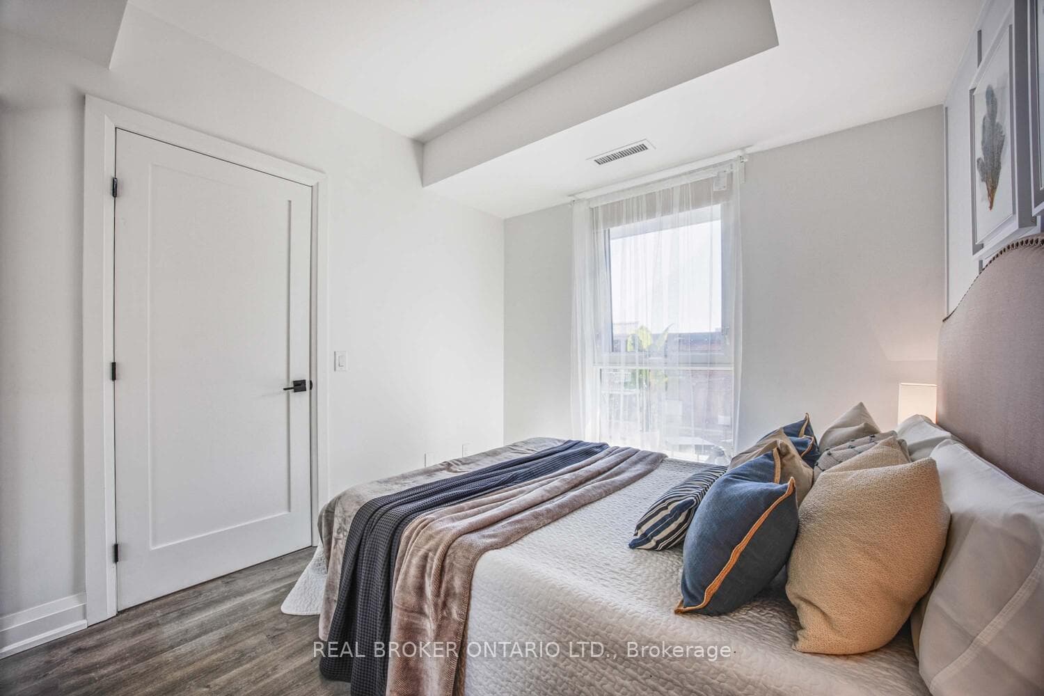 2369 Danforth Avenue Unit 210 photo 20