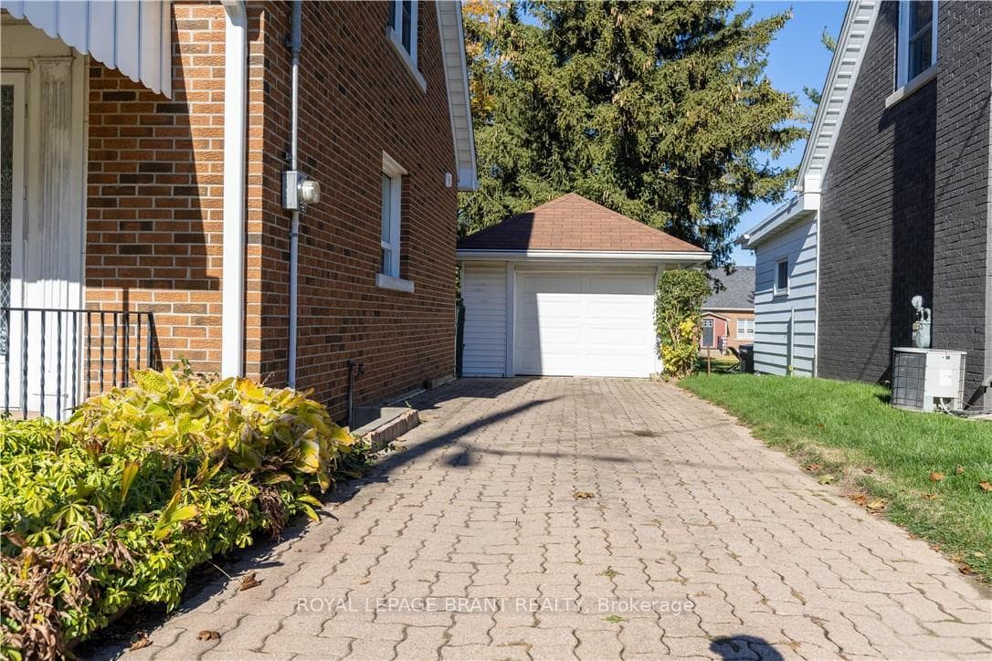 154 Talbot Street photo 21