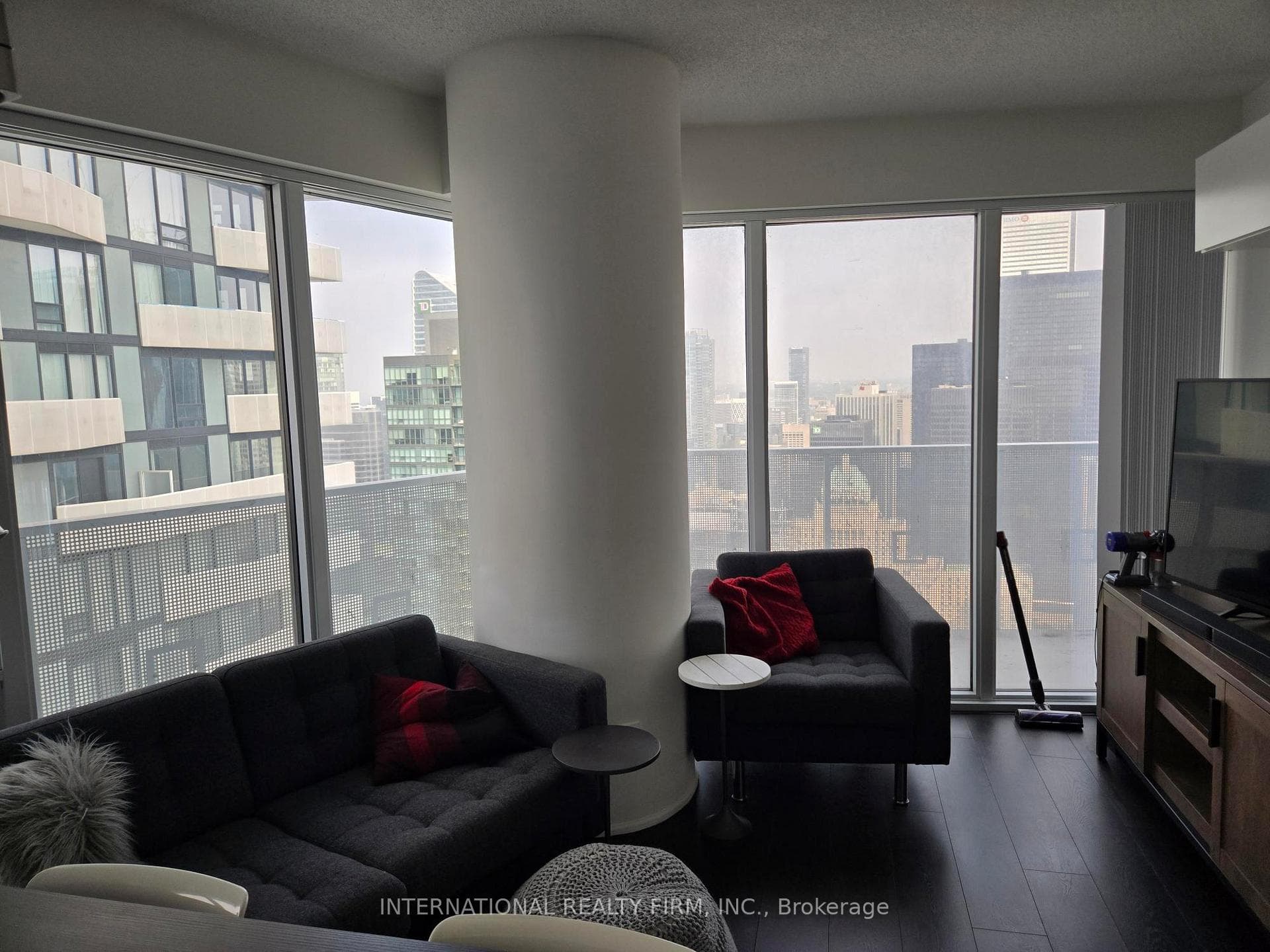 88 Harbour Street Unit 5702 photo 2