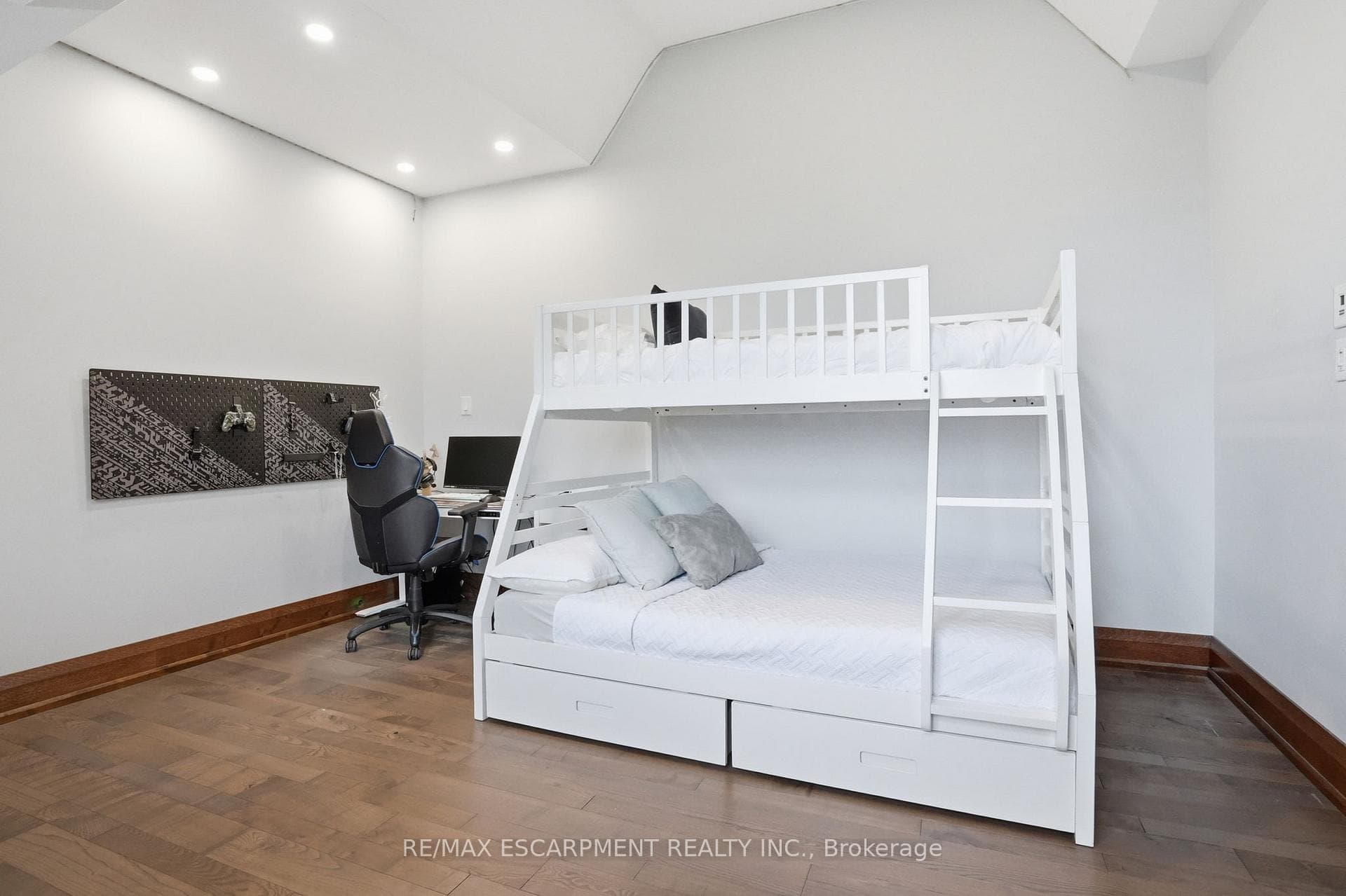 630 Kedleston Way photo 31