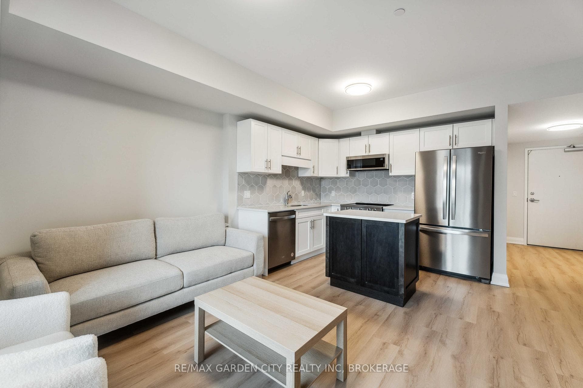 118 SUMMERSIDES Boulevard Unit 116 photo 20