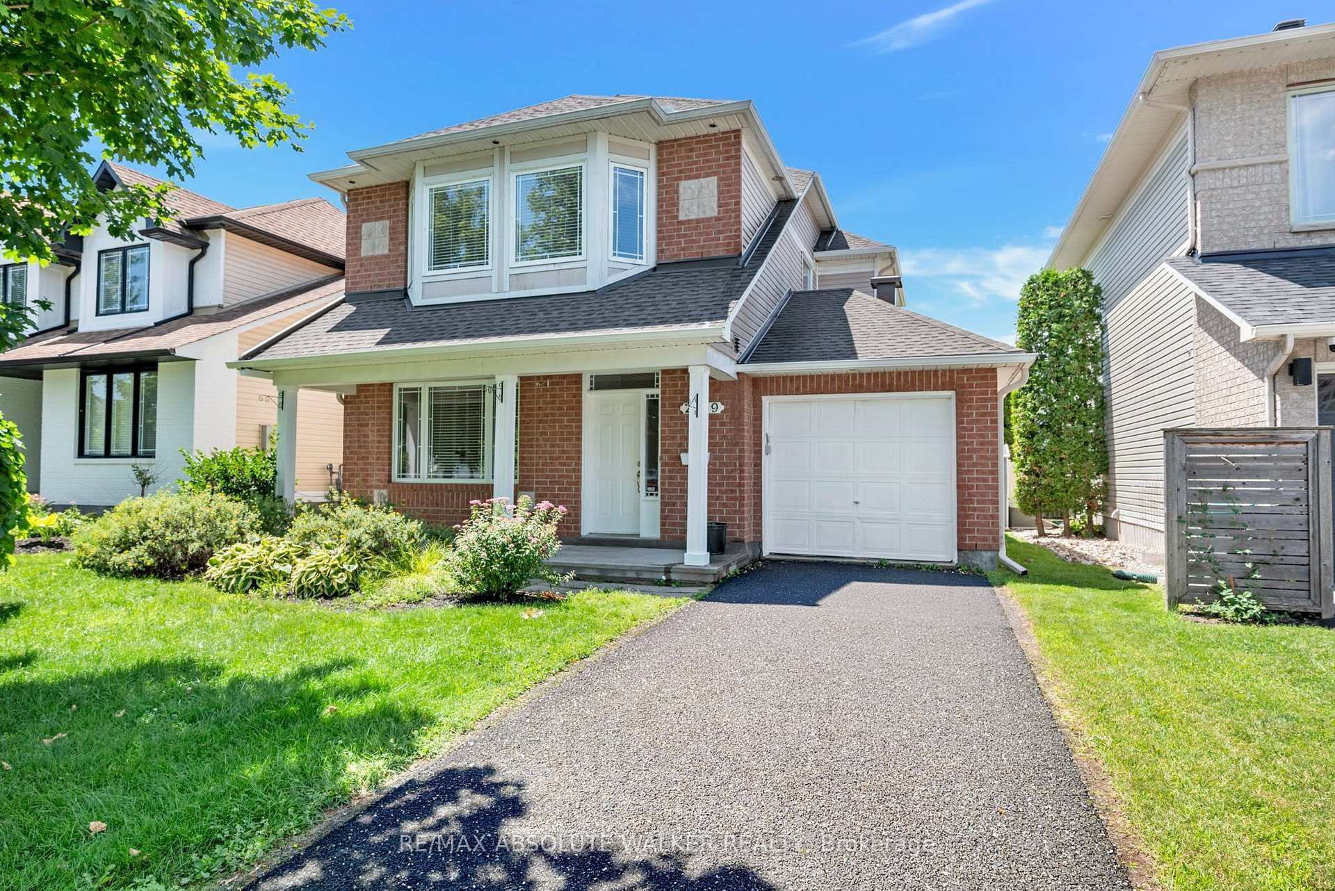 2269 Sandman Crescent photo 1