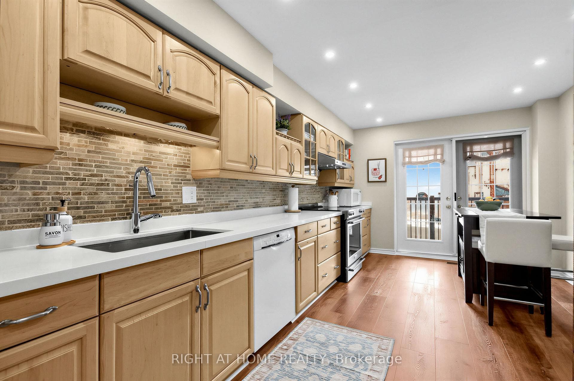 355 Davisville Avenue photo 13
