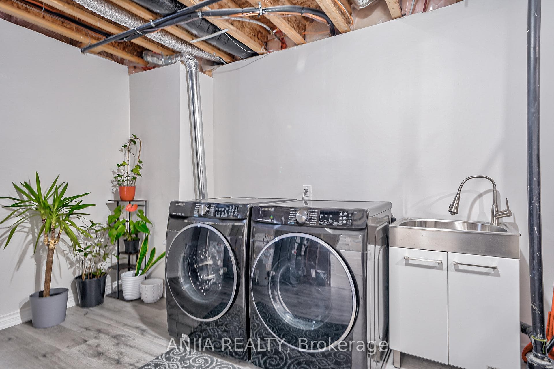 1 Demott Avenue photo 36