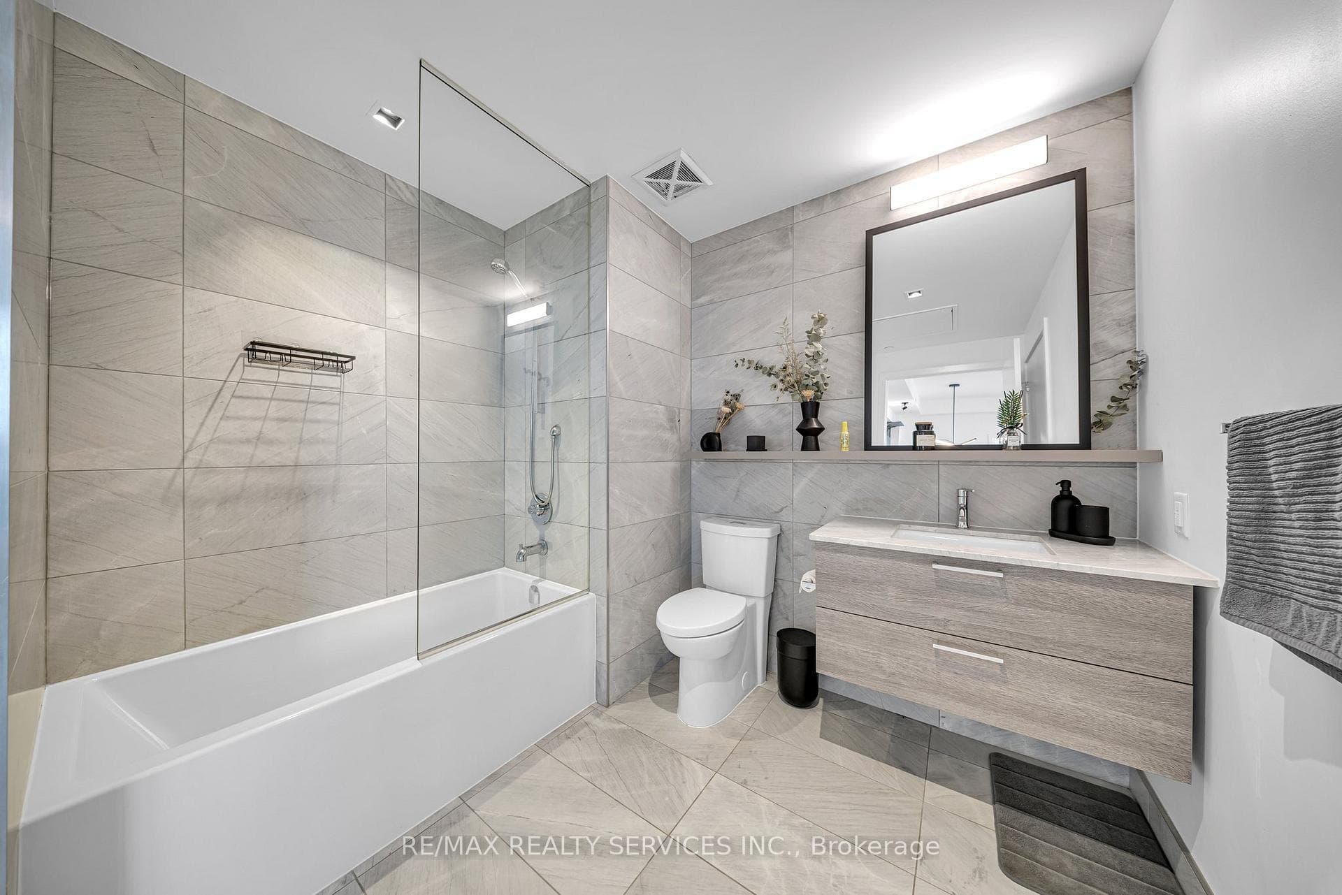501 Adelaide Street Unit 1404 photo 12