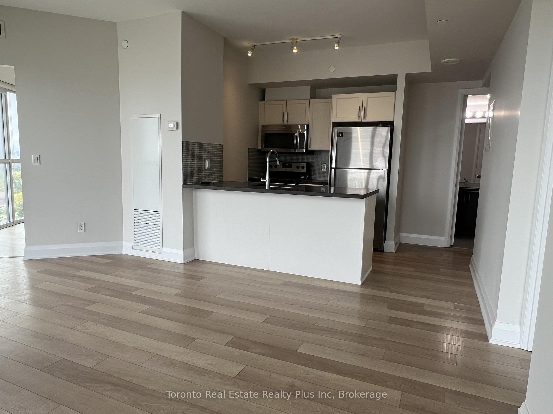 16 Mcadams Avenue Unit 803 photo 10