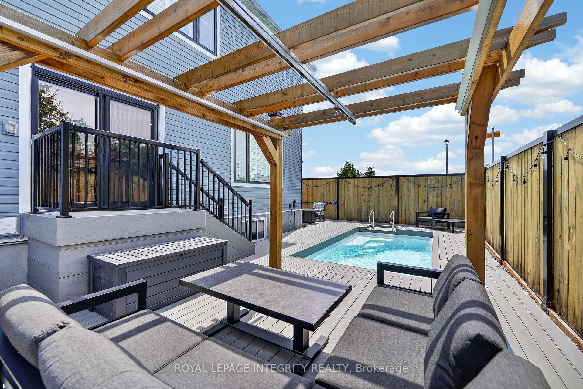 501 Cannes Crescent photo 39