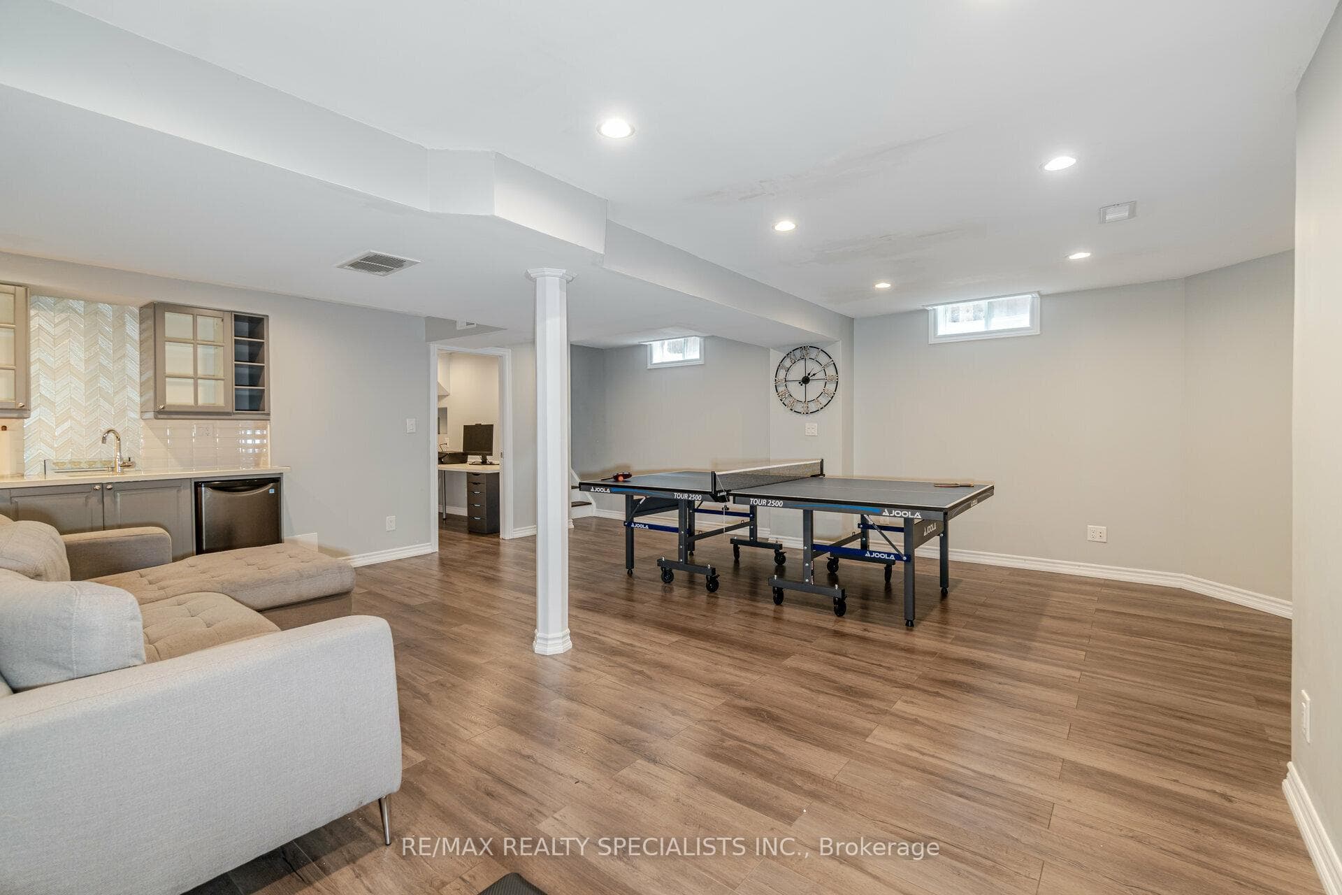 342 GIDDINGS Crescent photo 31
