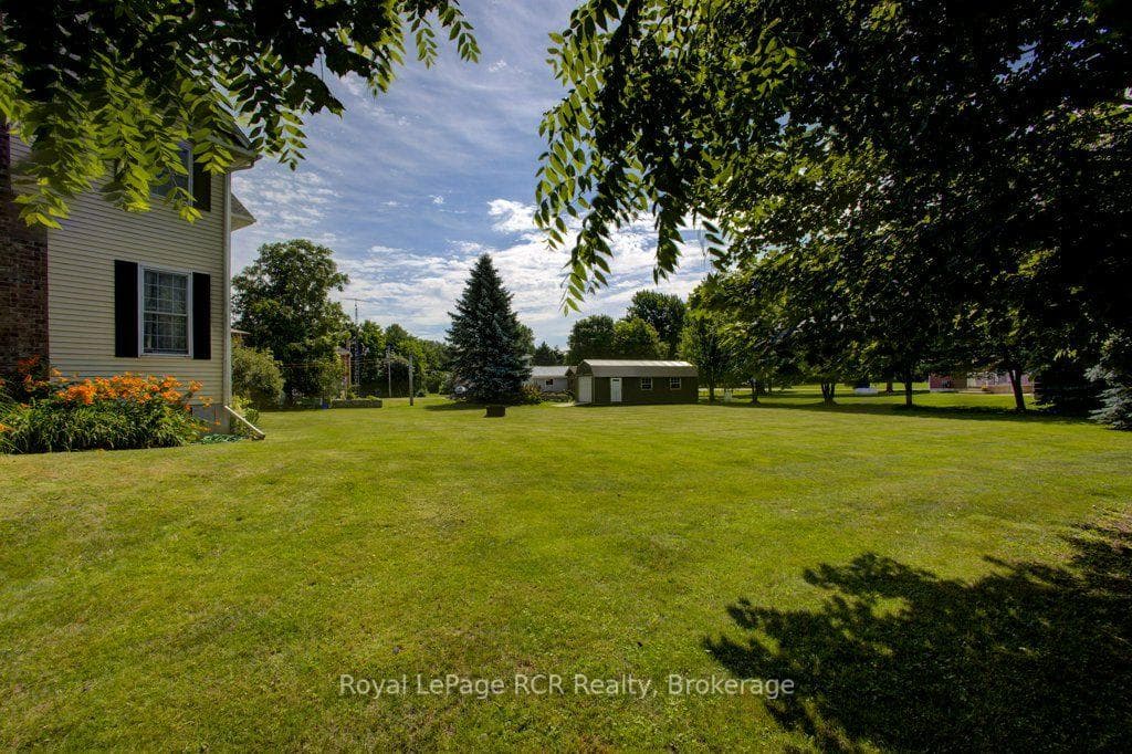 2020 John Street photo 34