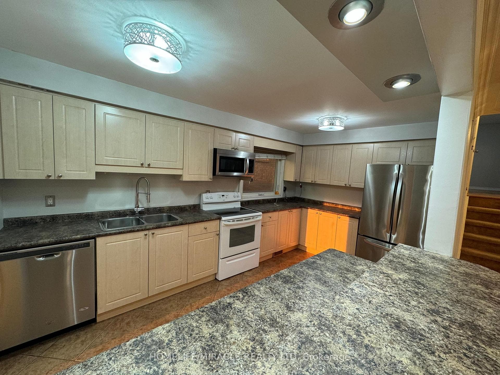2 Envoy Boulevard Unit Upper photo 3