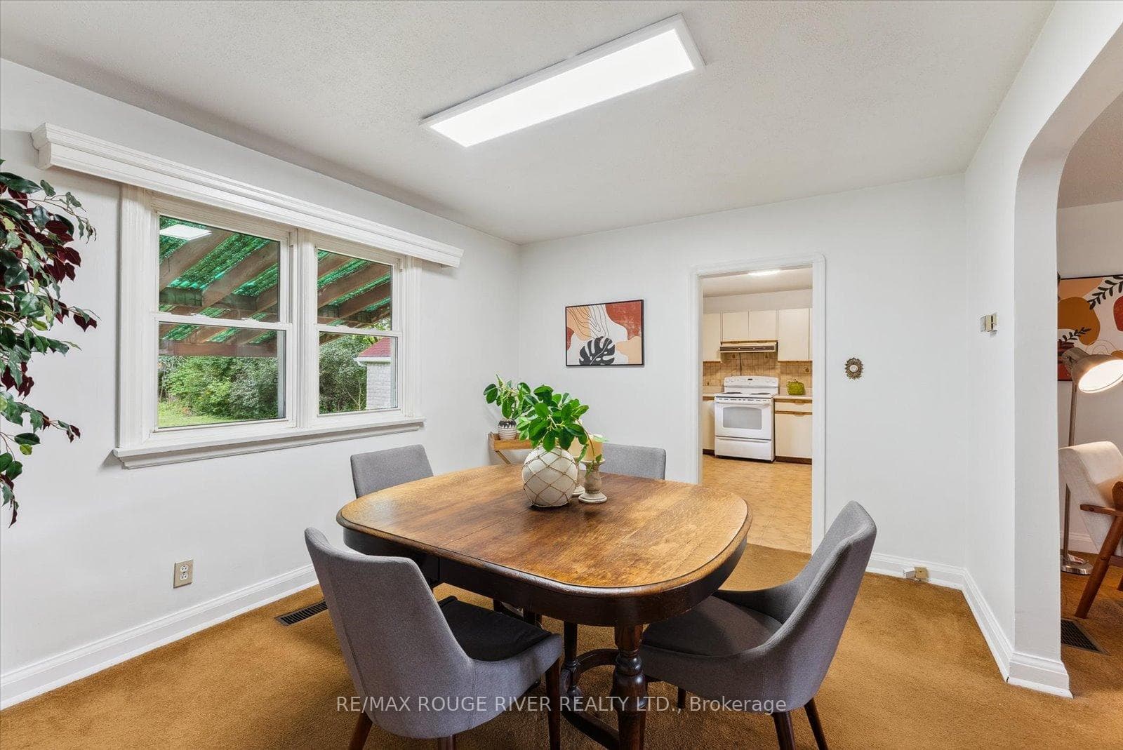 536 Colborne Street photo 8