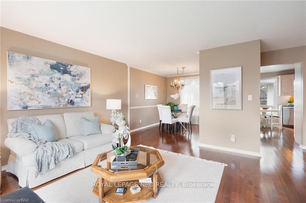42 BRIMLEY Crescent photo 6