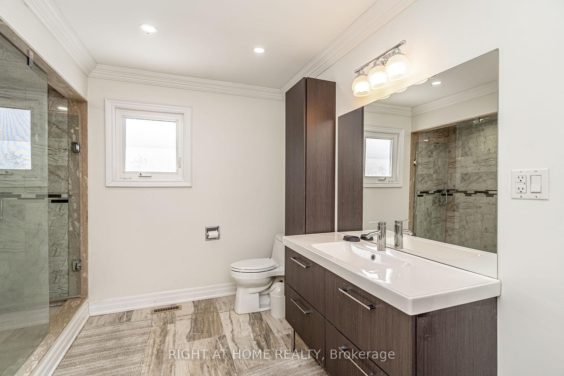 2136 Wincanton Crescent photo 27