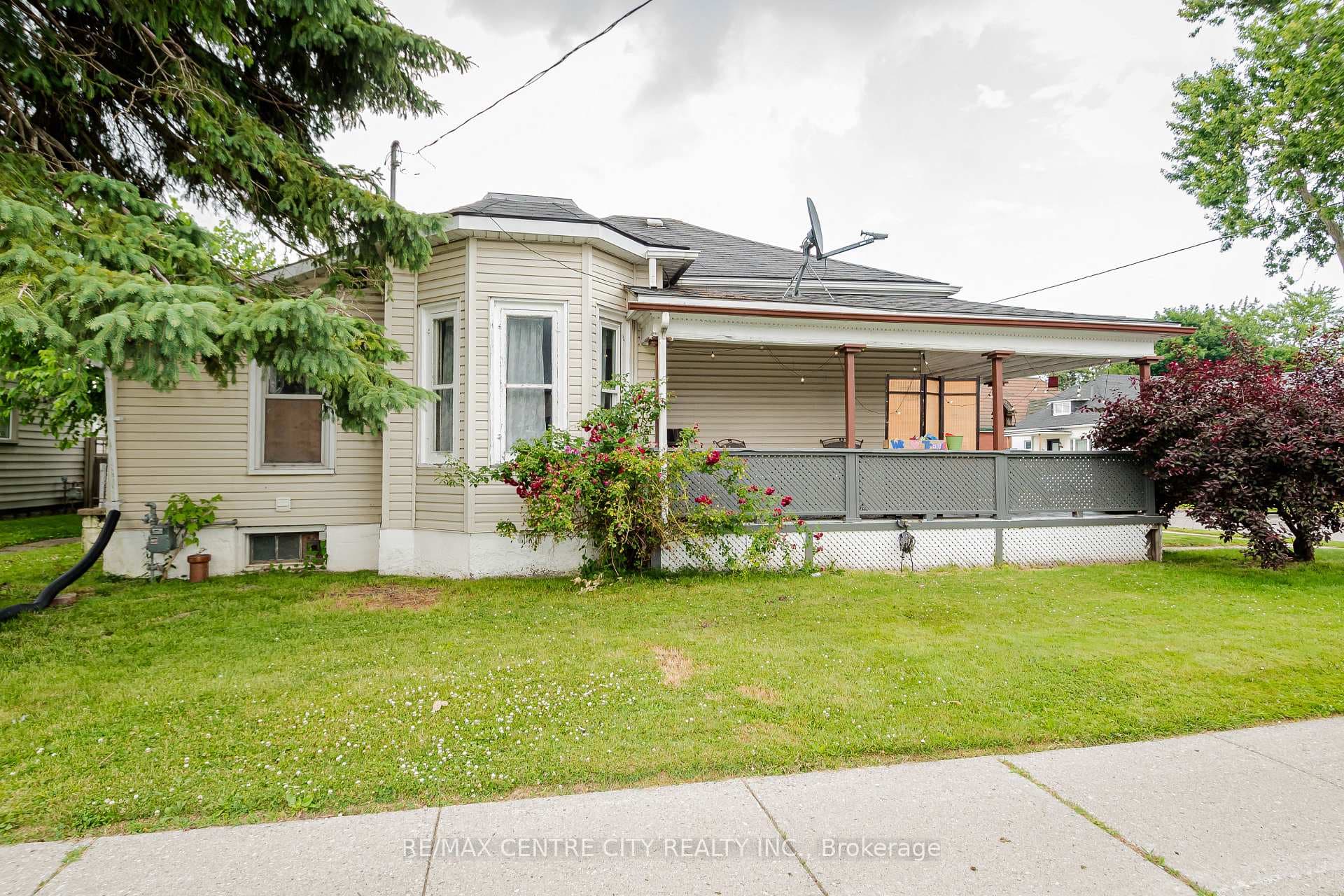 98 Erie Street photo 19