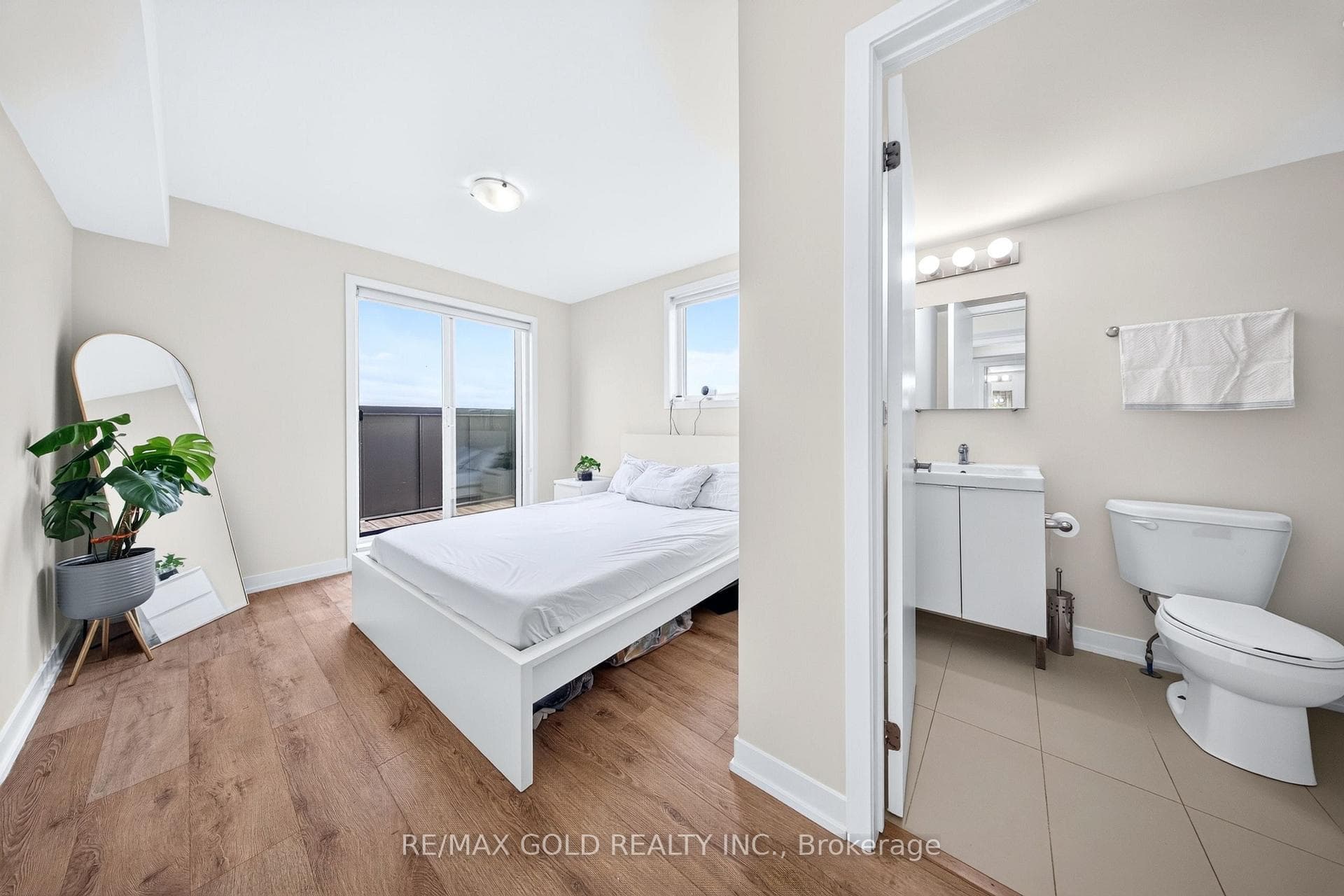 Bed 2 / Bath 2
