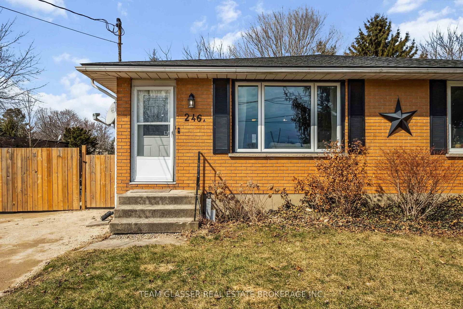 246 MCKELLAR Street Unit A photo 4