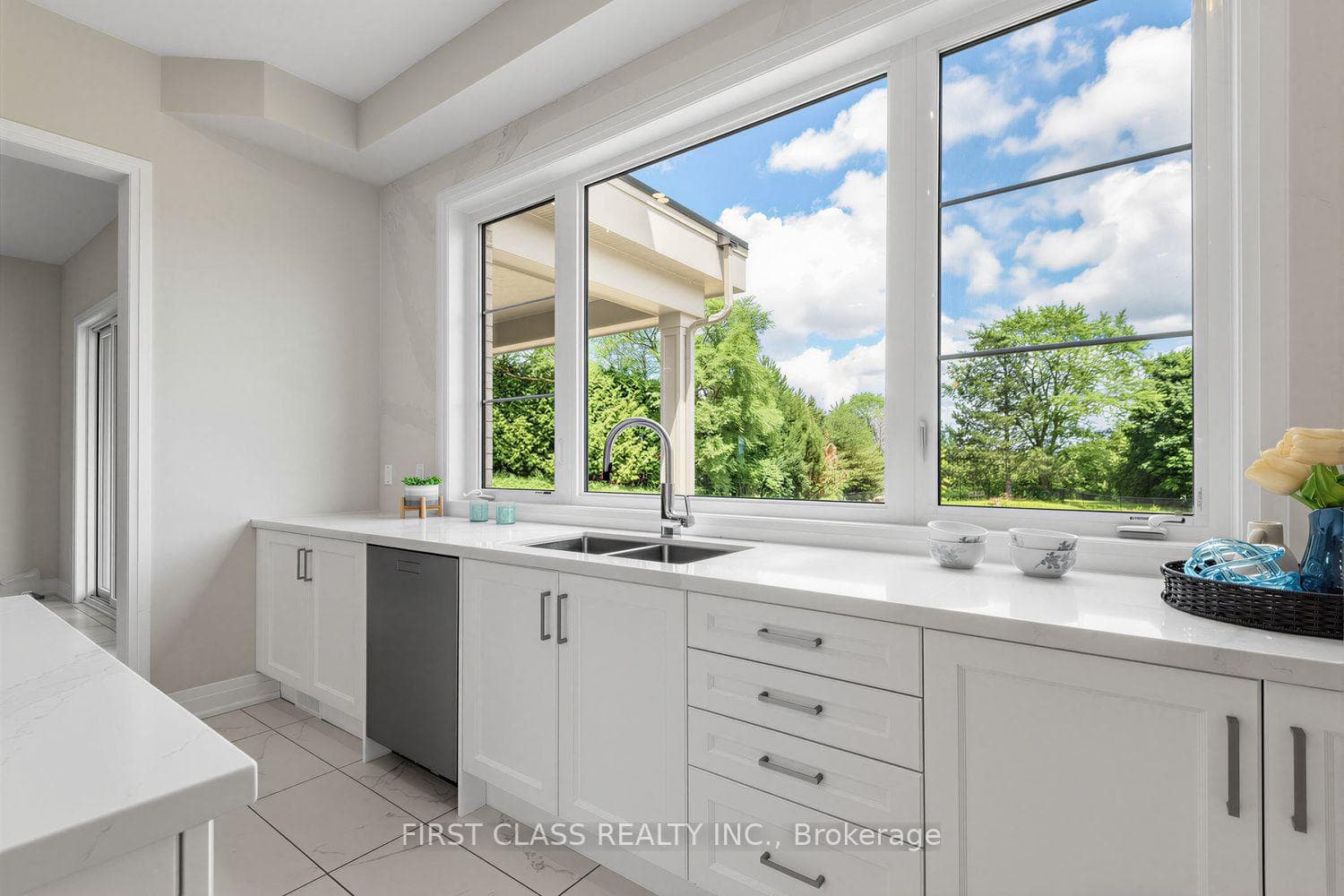 15 Kenneth Campbell Court photo 10