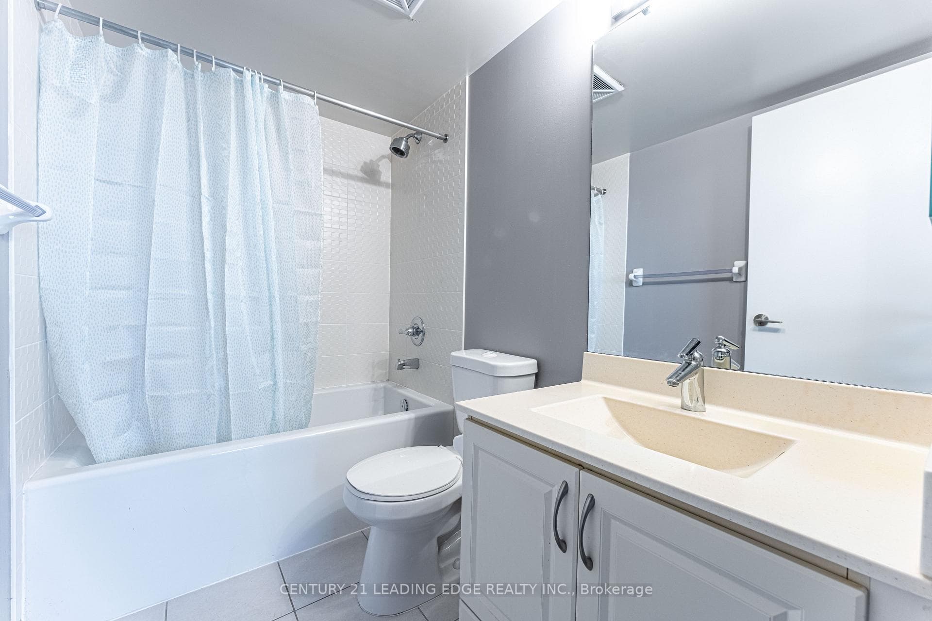 125 Village Green Square Unit 2903 photo 27