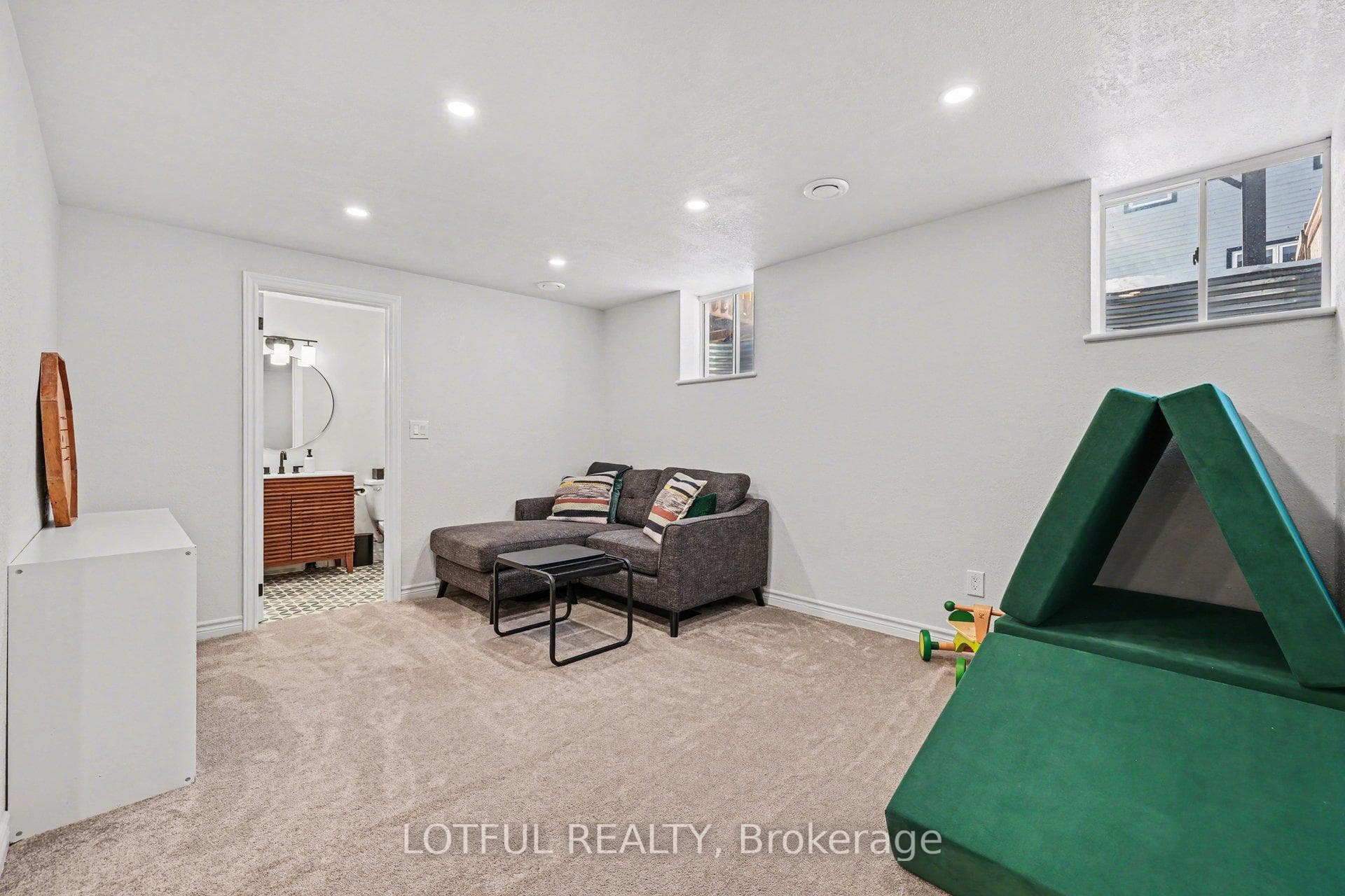 521 Foxlight Circle photo 30