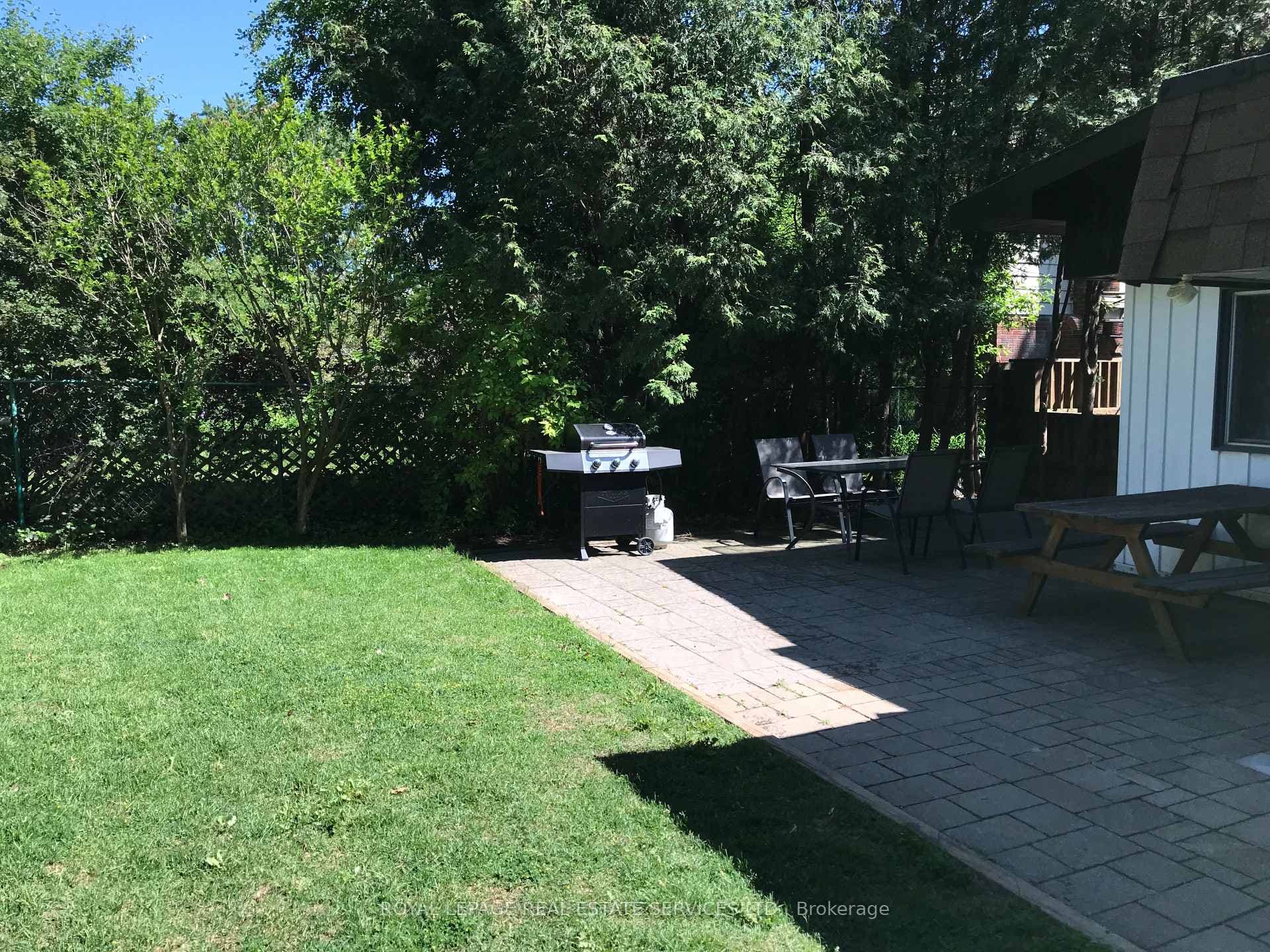 2719 Kinnerton Crescent photo 25