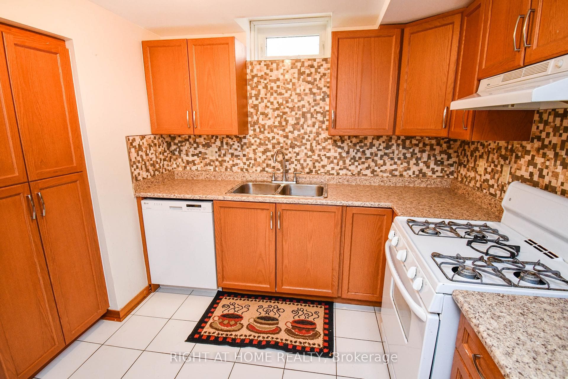75 Father Ermanno Crescent photo 21