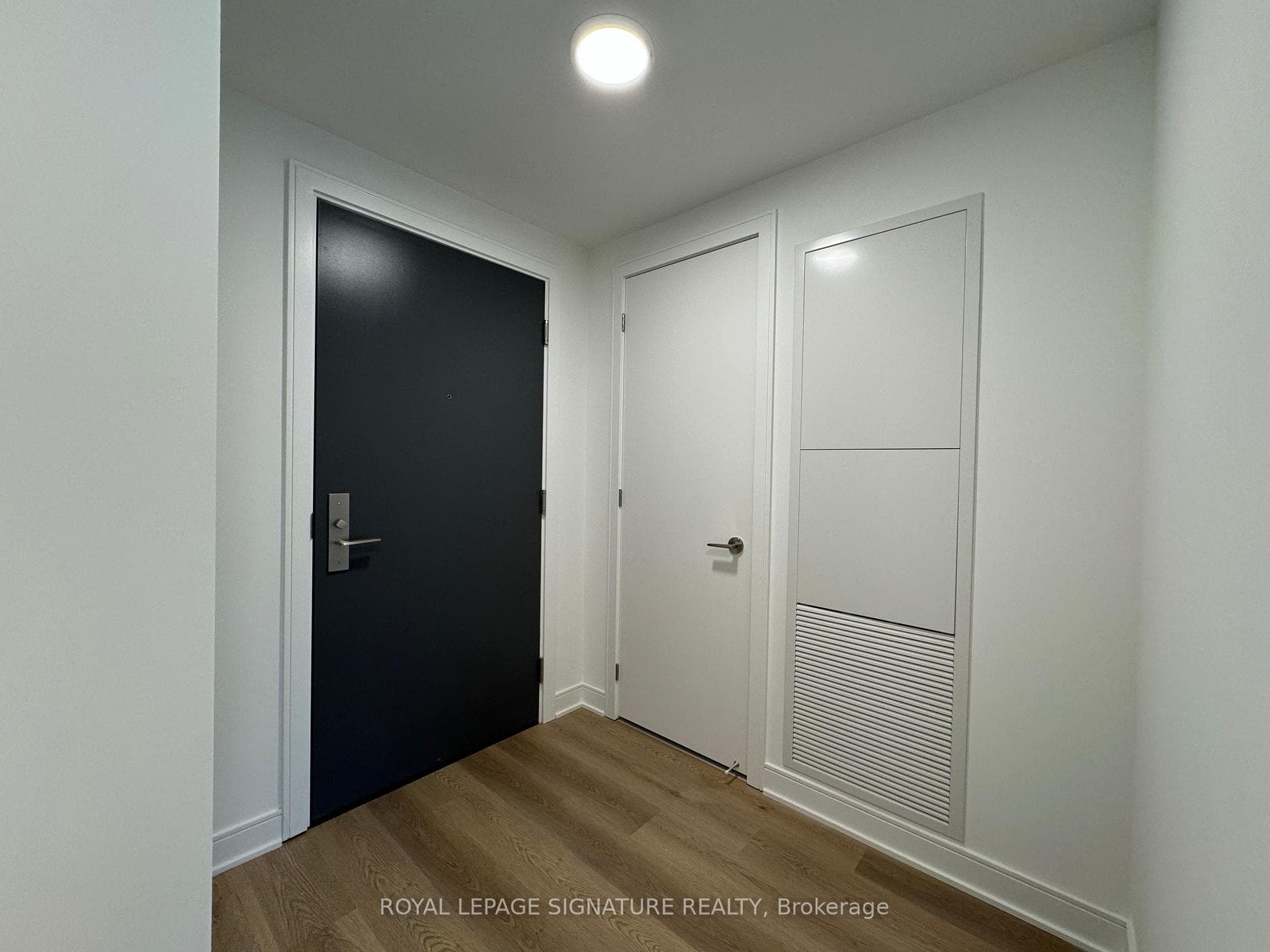 86 Dundas Street Unit 807 photo 1