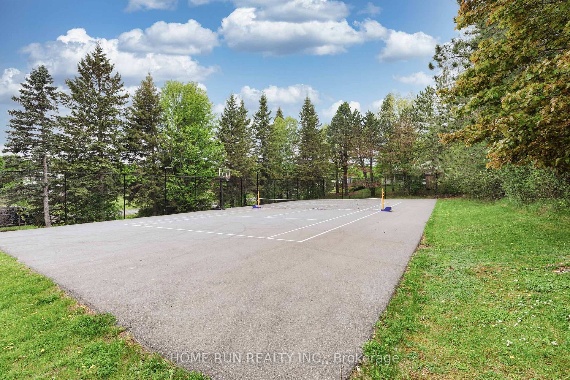 112 Lochcarron Crescent photo 5