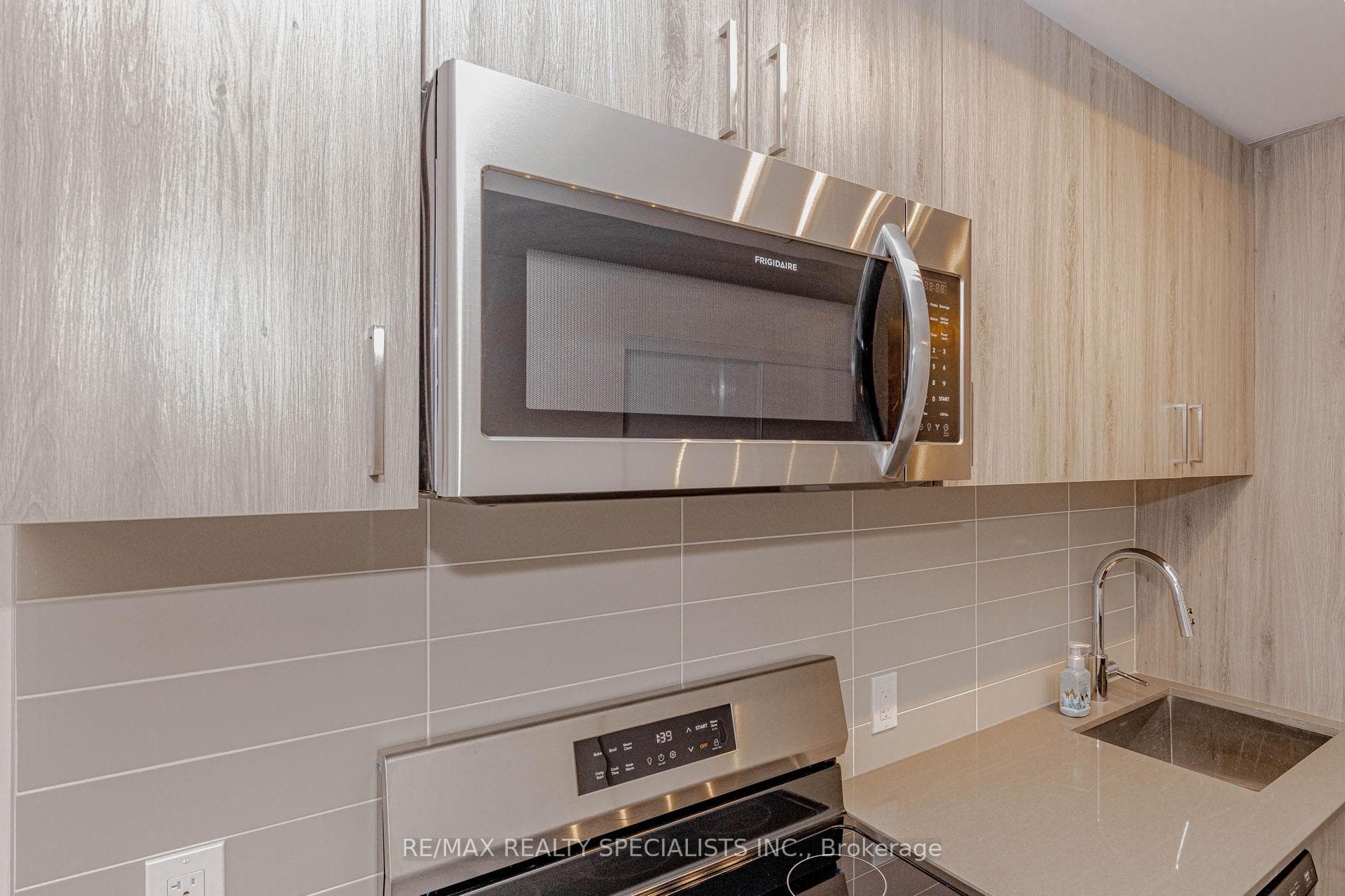 8020 Derry Road Unit 701 photo 15