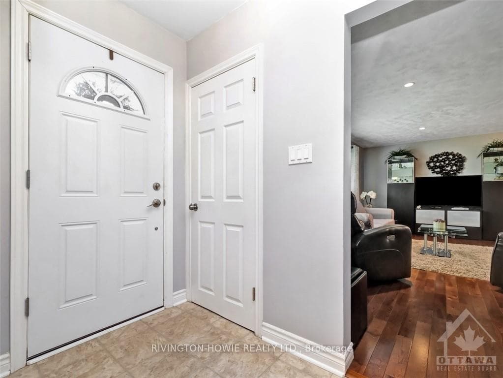 93 JASPER Avenue photo 3
