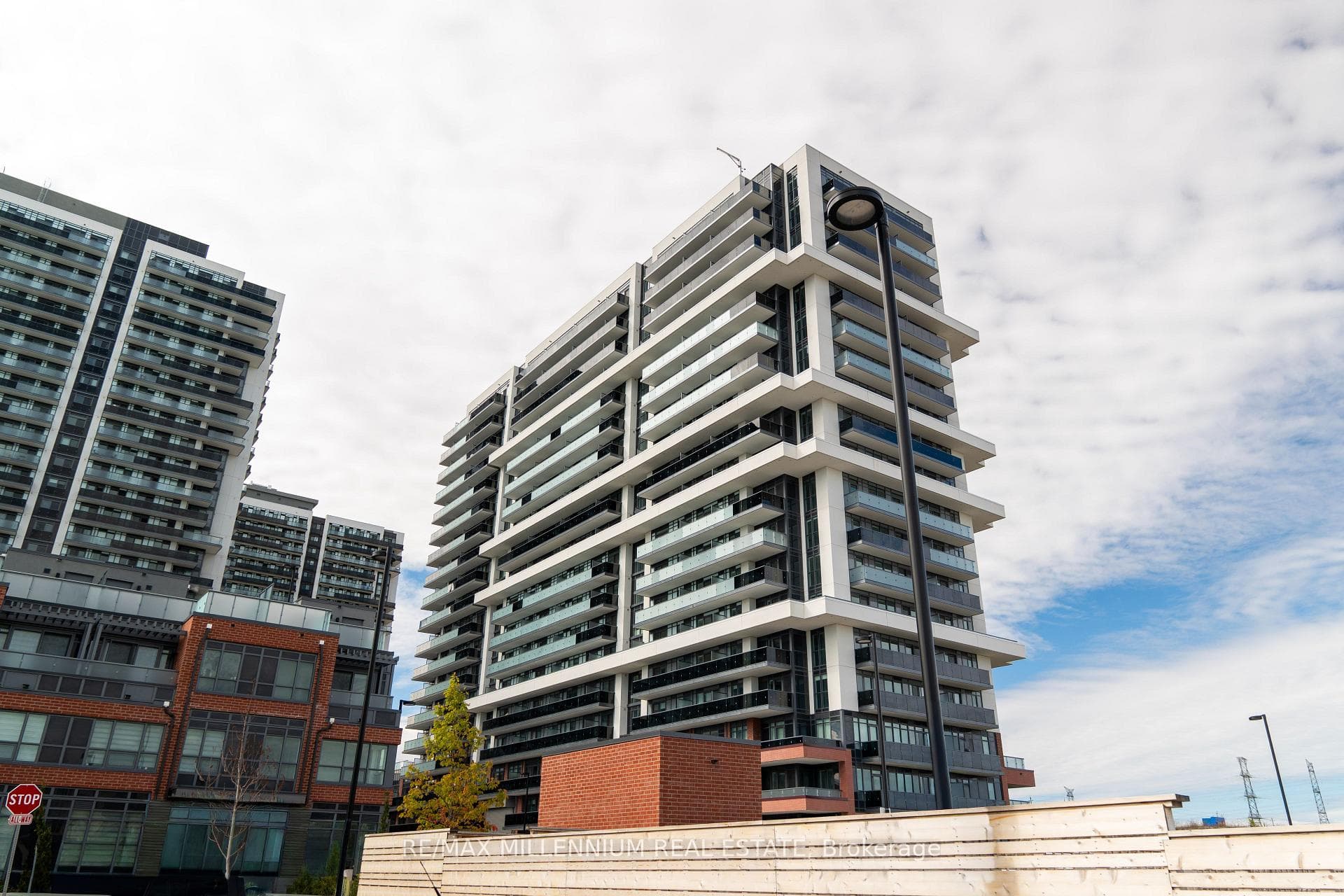 2545 Simcoe Street Unit 1540 photo 1