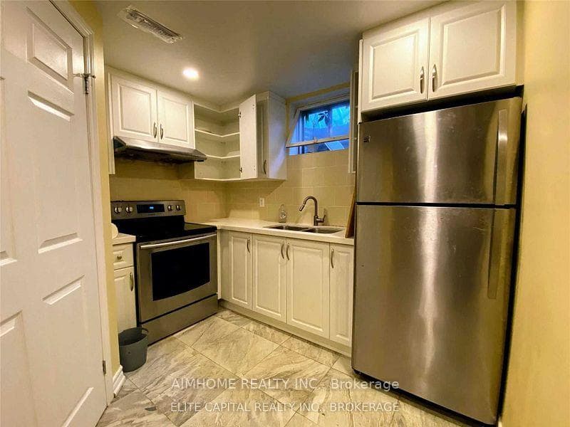 26 Hemingway Crescent Unit Bsmt photo 3