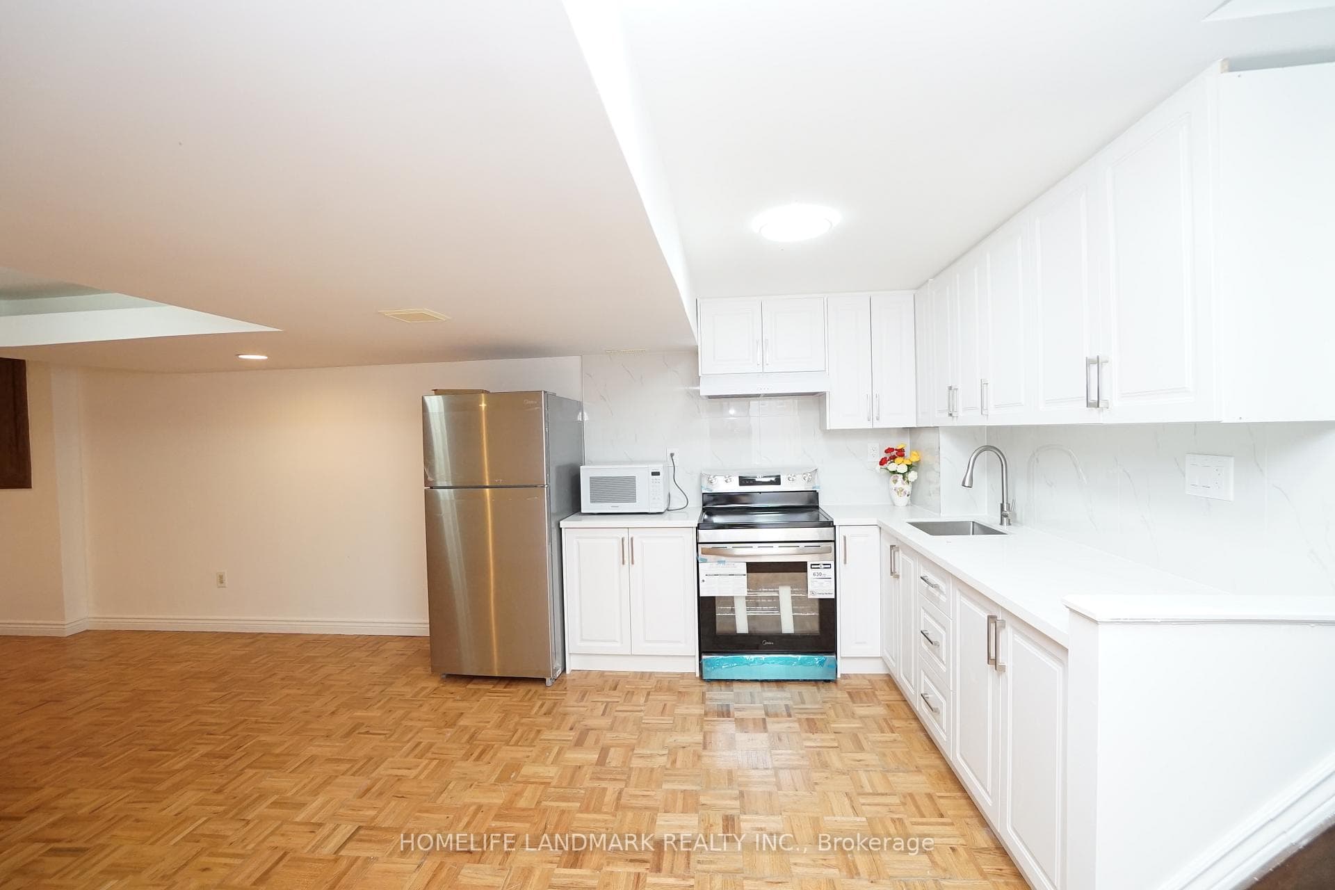 594 Queen Victoria Drive Unit Gound & Bsmt photo 24