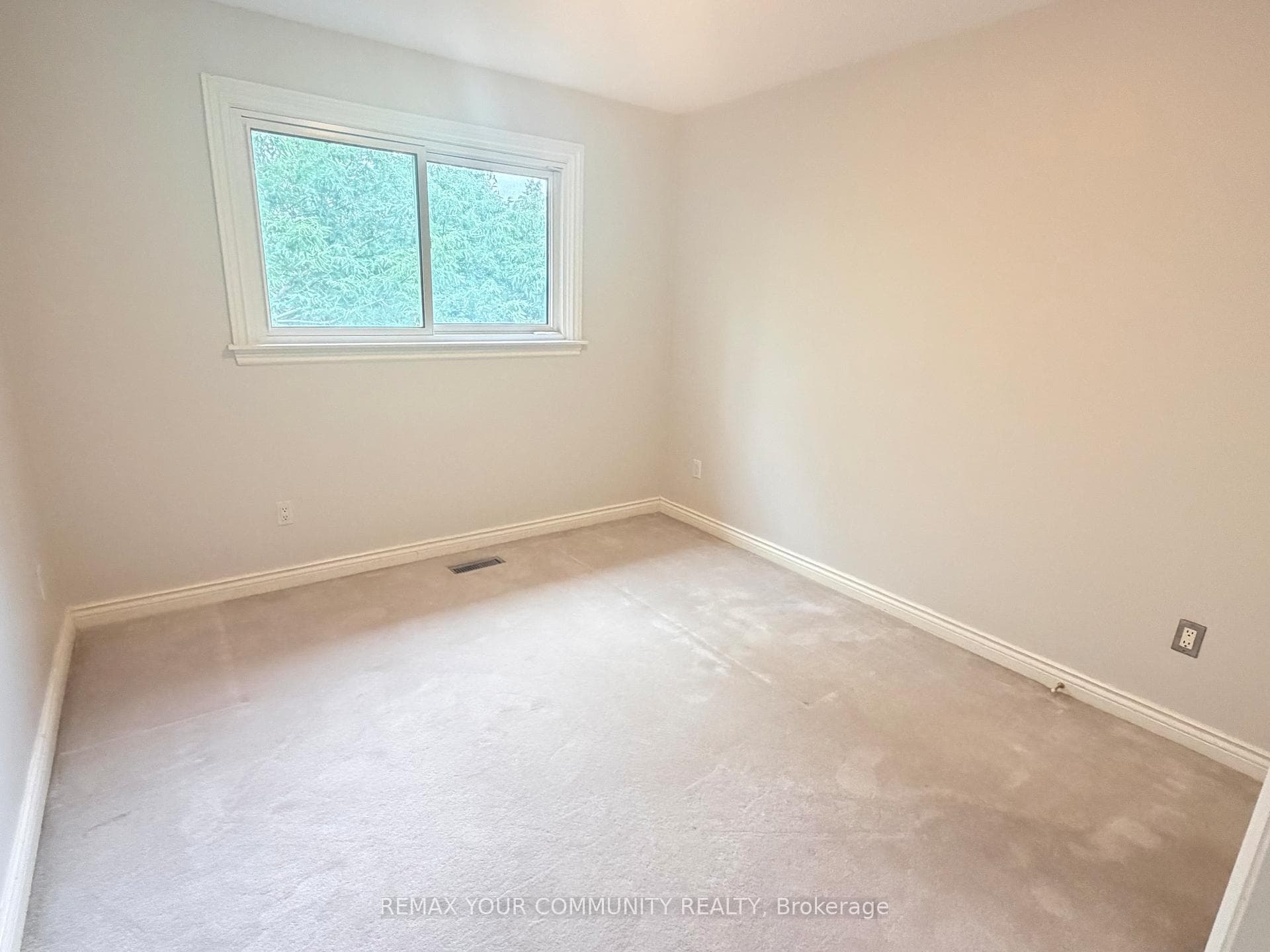 133 Stillwater Crescent photo 16