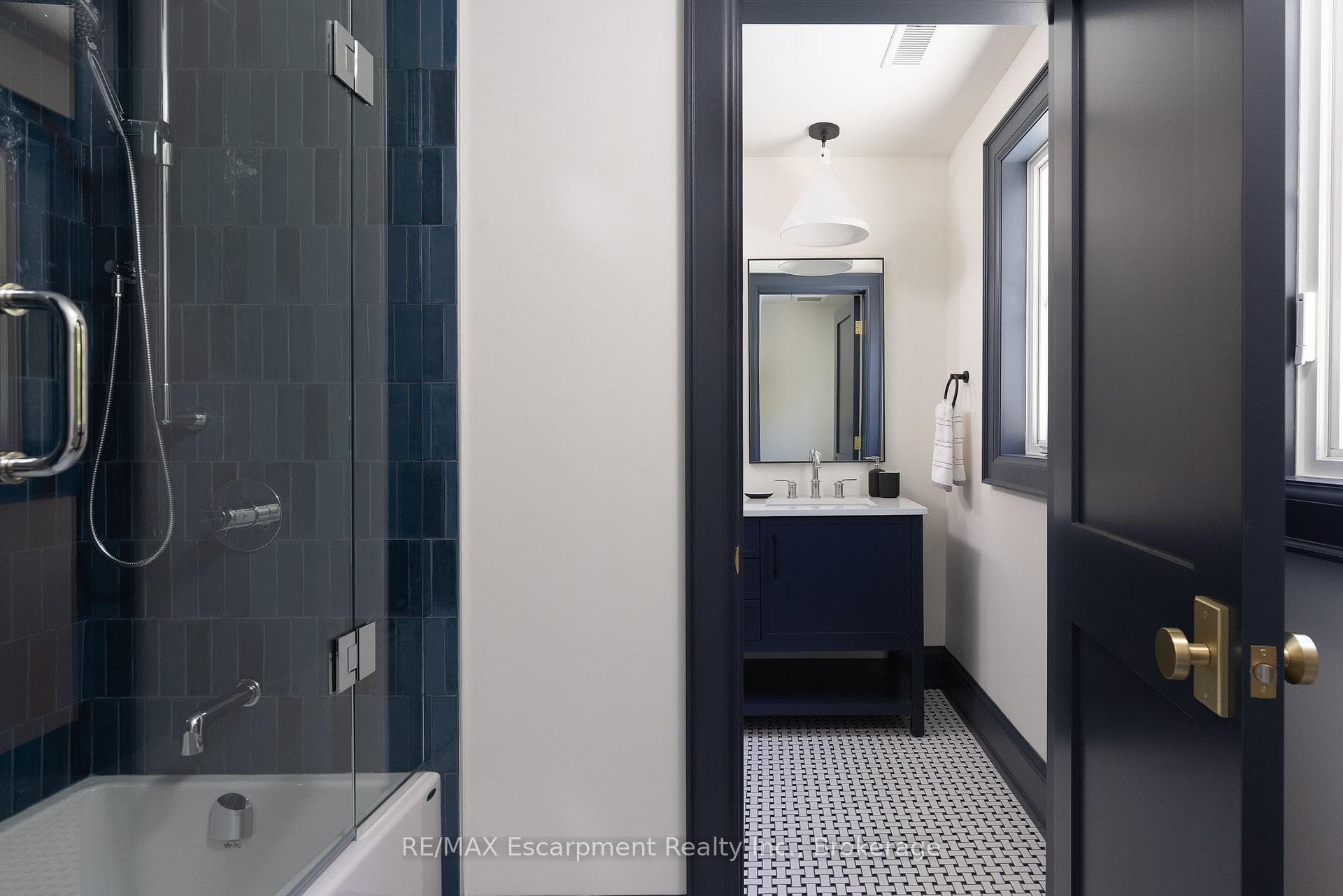 130 Edgecliffe Place photo 37