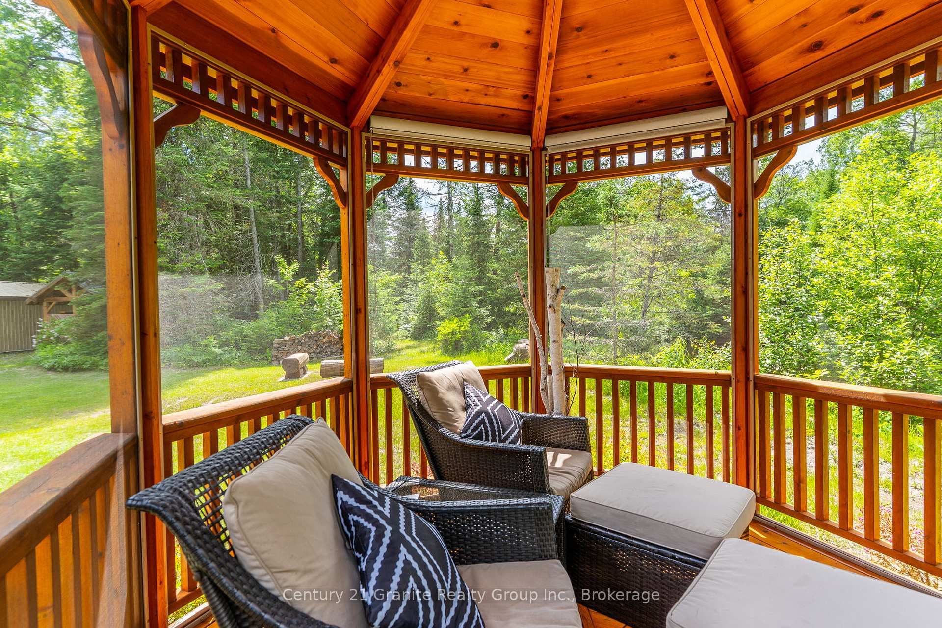 Relax and enjoy the scenery ... bug free!!