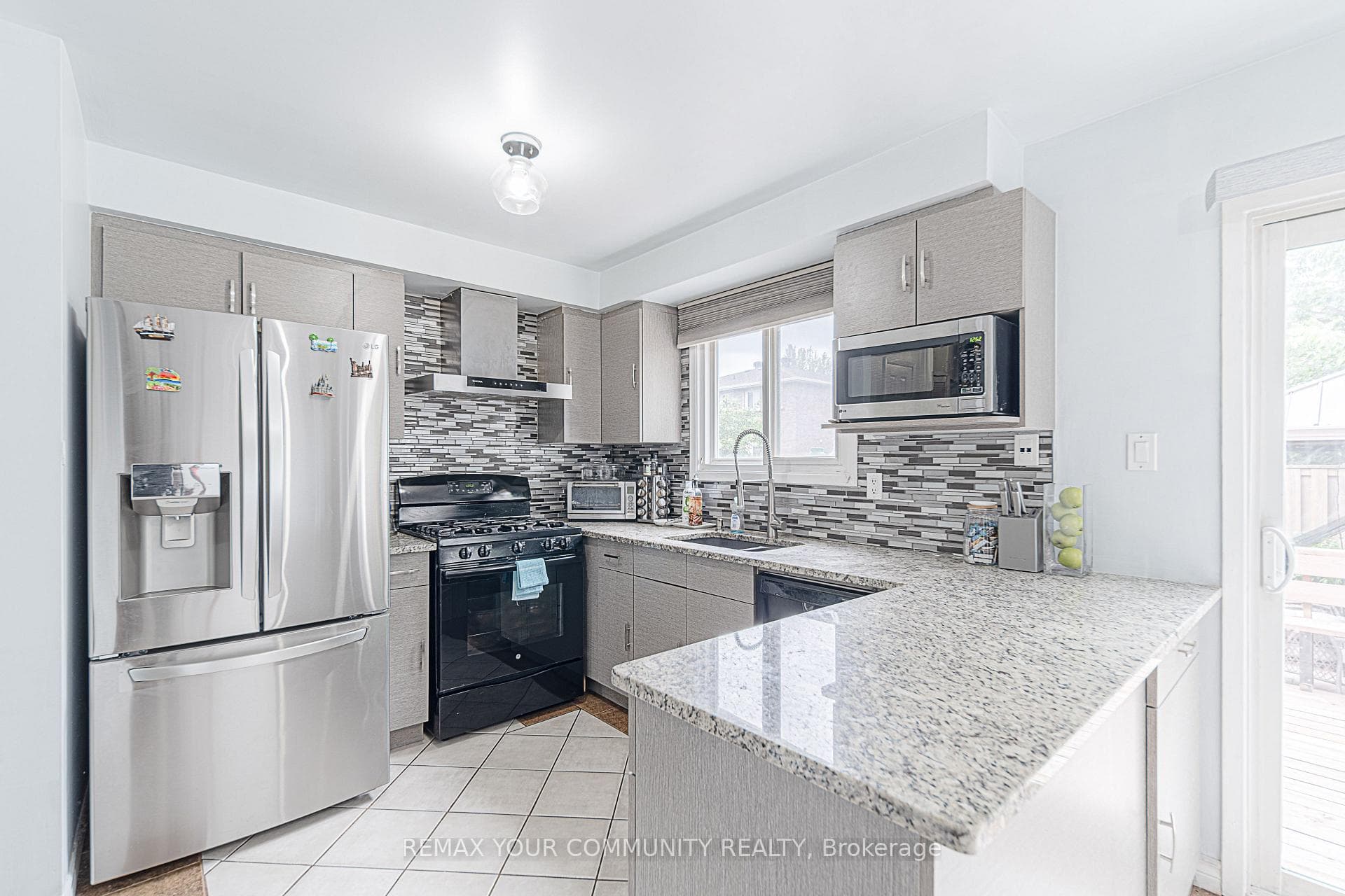 66 Trafford Crescent photo 13