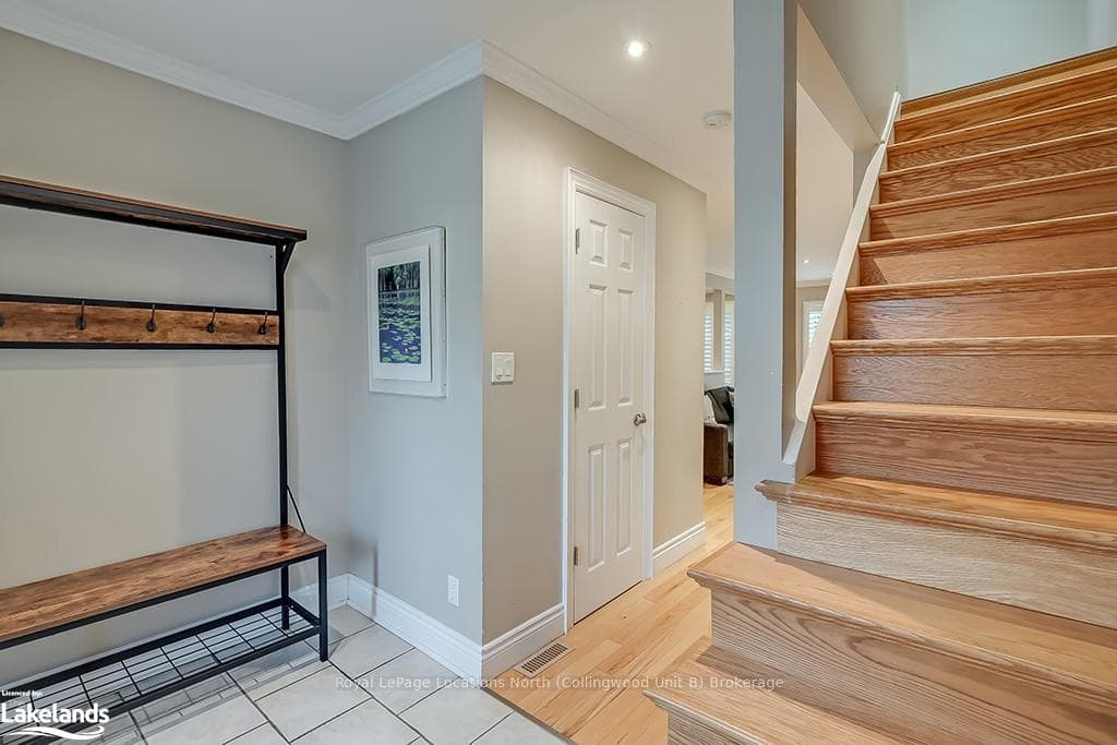 1270 GAINSBOROUGH Drive Unit 19 photo 5