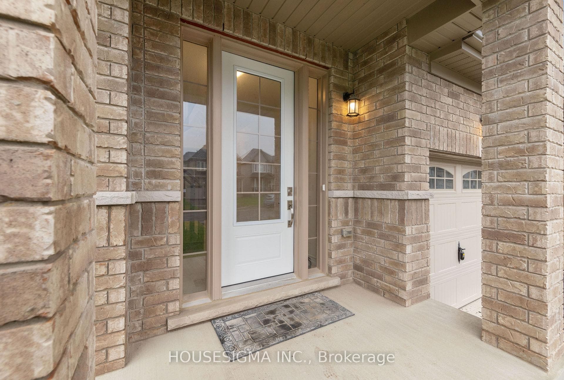 24 Hennessey Crescent photo 2
