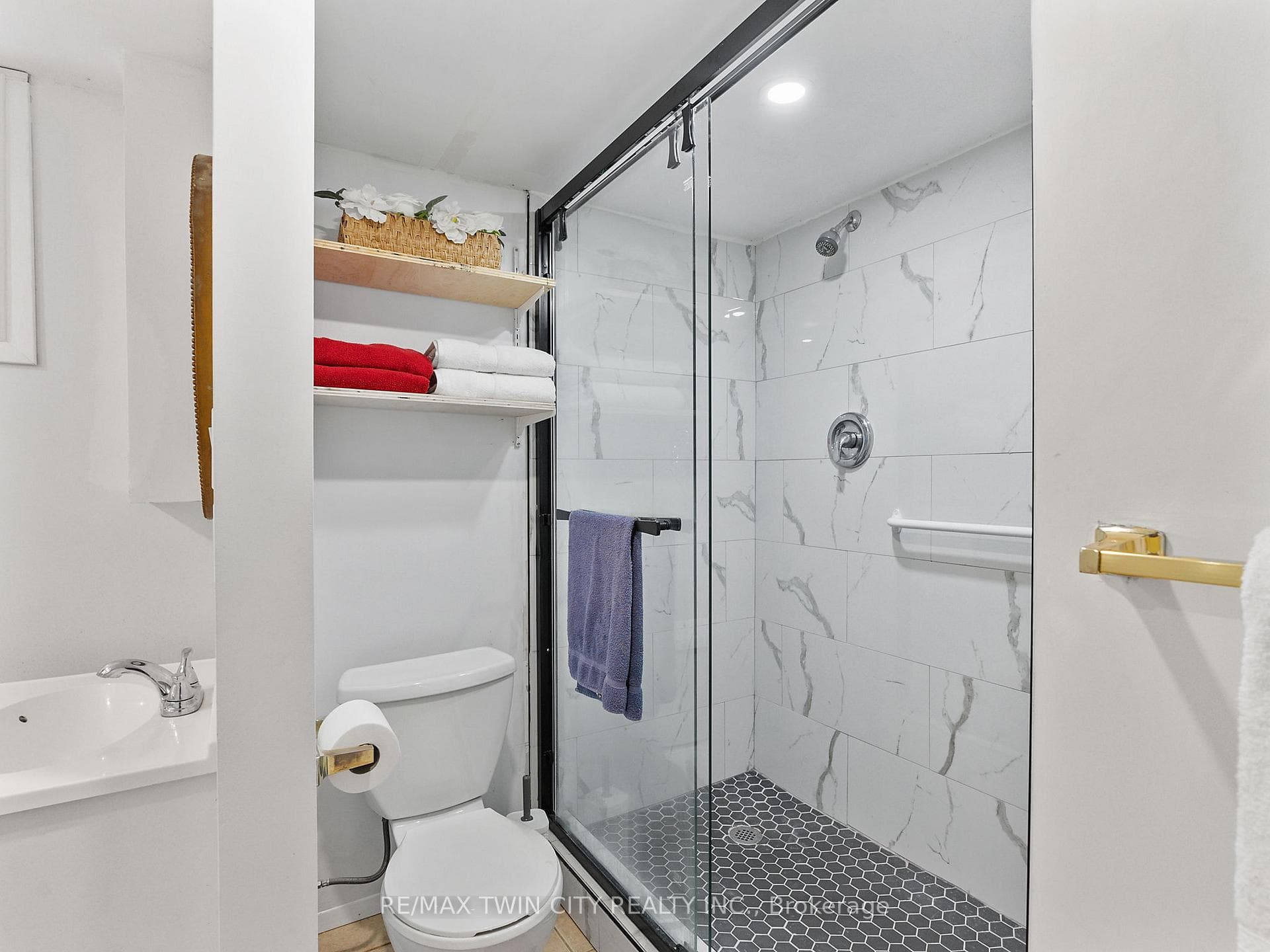 114 Greenfield Road photo 32