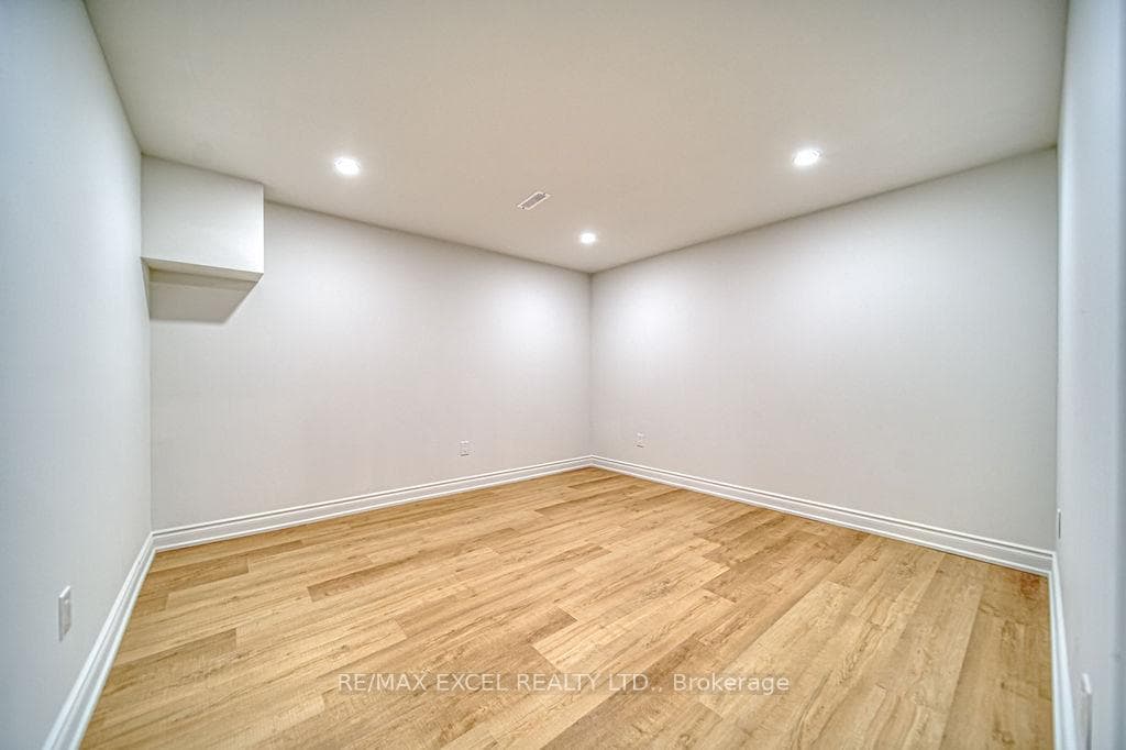 24 Bridlewood Boulevard photo 29