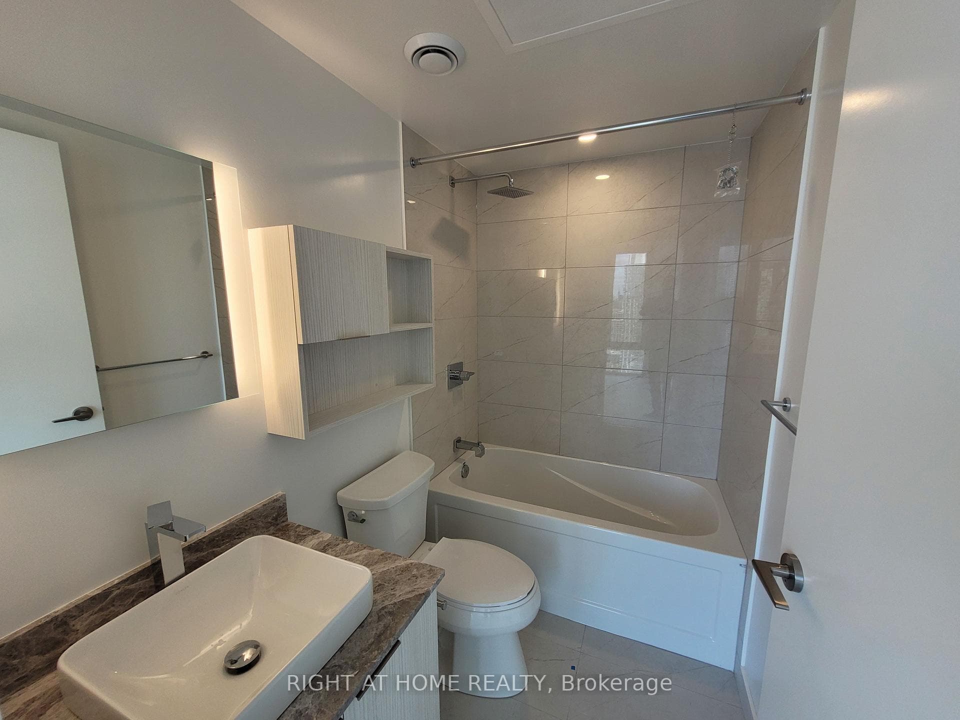 501 Yonge Street Unit 3705 photo 15