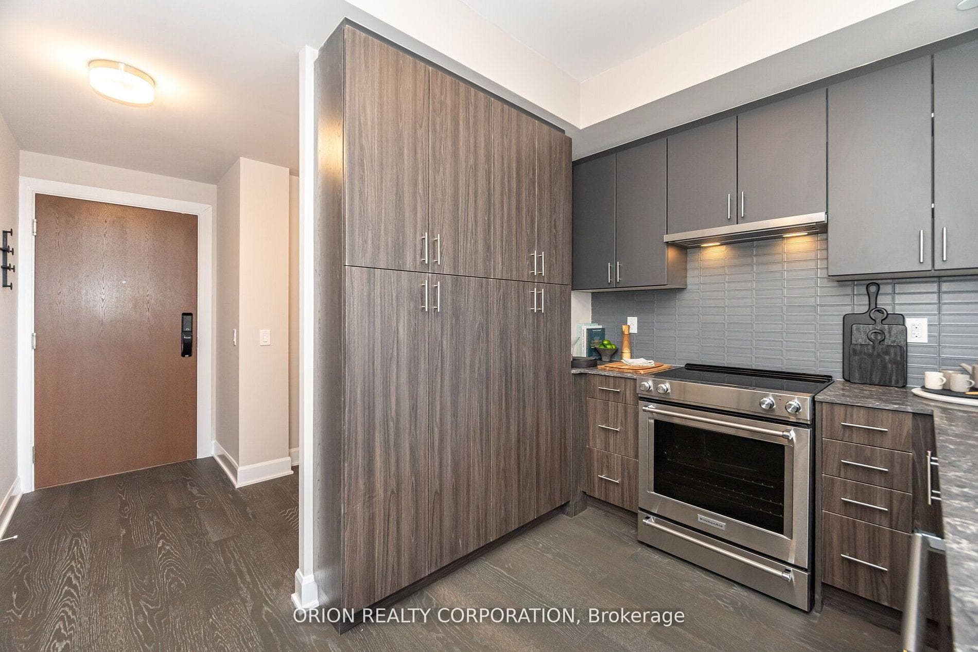 3240 WILLIAM COLTSON Avenue Unit 822 photo 26
