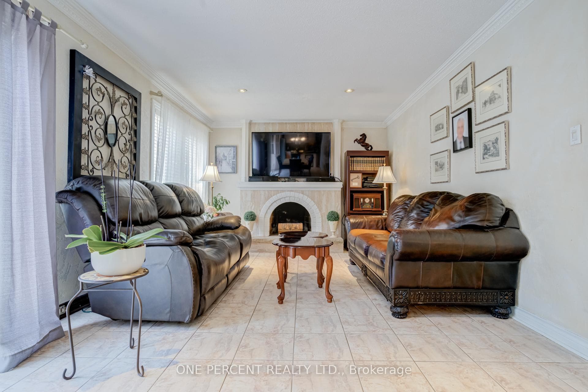 15 Ivory Court photo 3