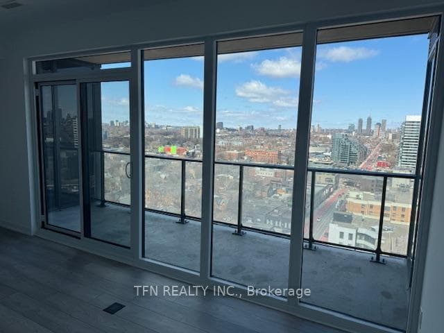 285 Dufferin Street Unit 1509 photo 18